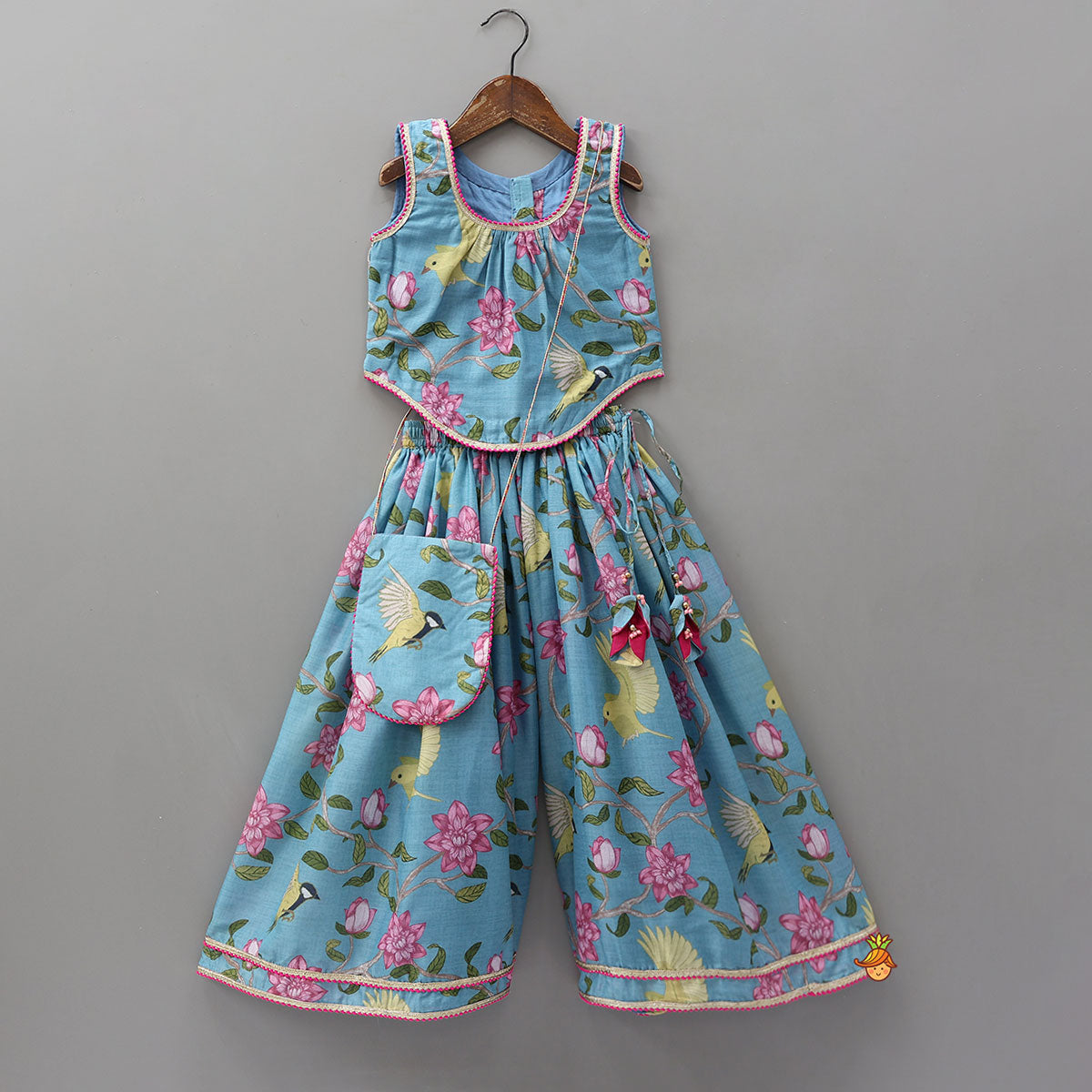 Stylish Curved-Hem Top And Palazzo With Matching Sling Bag