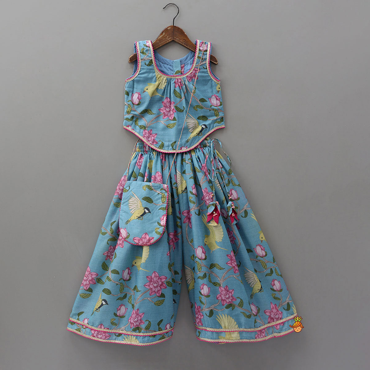 Stylish Curved-Hem Top And Palazzo With Matching Sling Bag