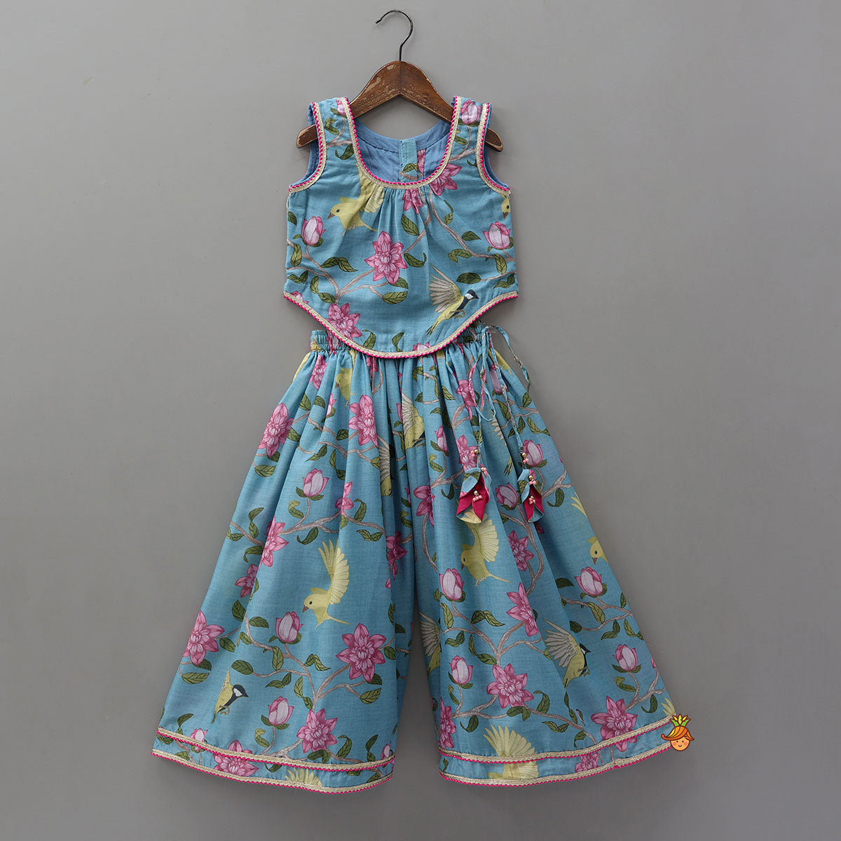 Stylish Curved-Hem Top And Palazzo With Matching Sling Bag