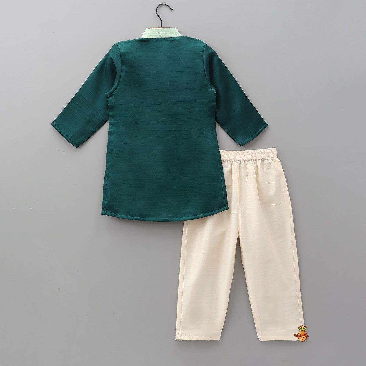 Contrasting Pin Tuck Yoke Detail Kurta And Pyjama