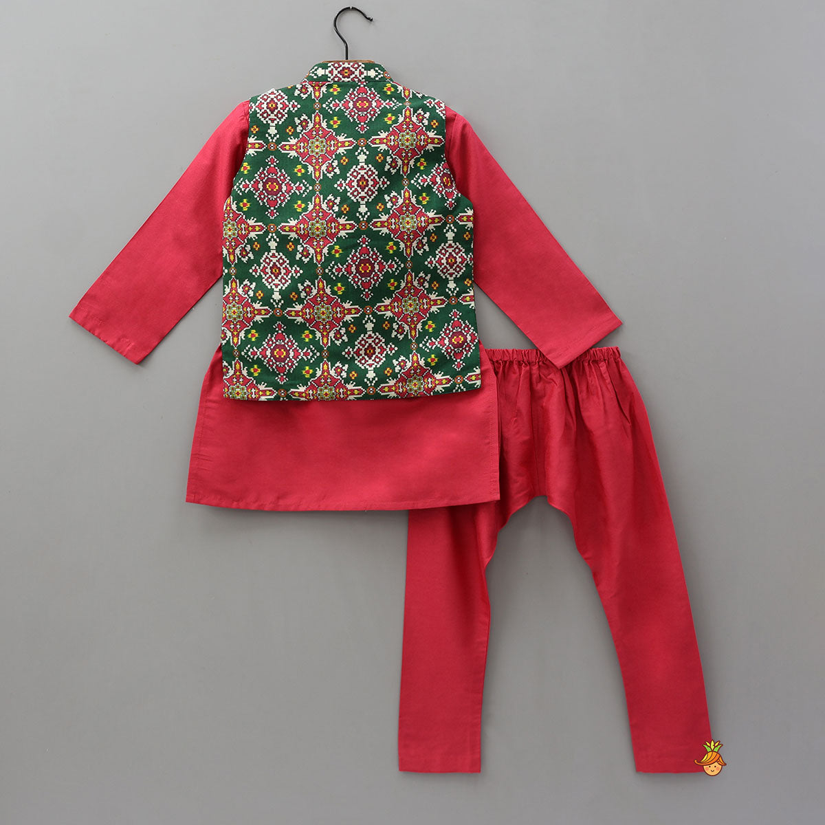 Elegant Kurta With Pocket-Detail Printed Jacket And Pyjama
