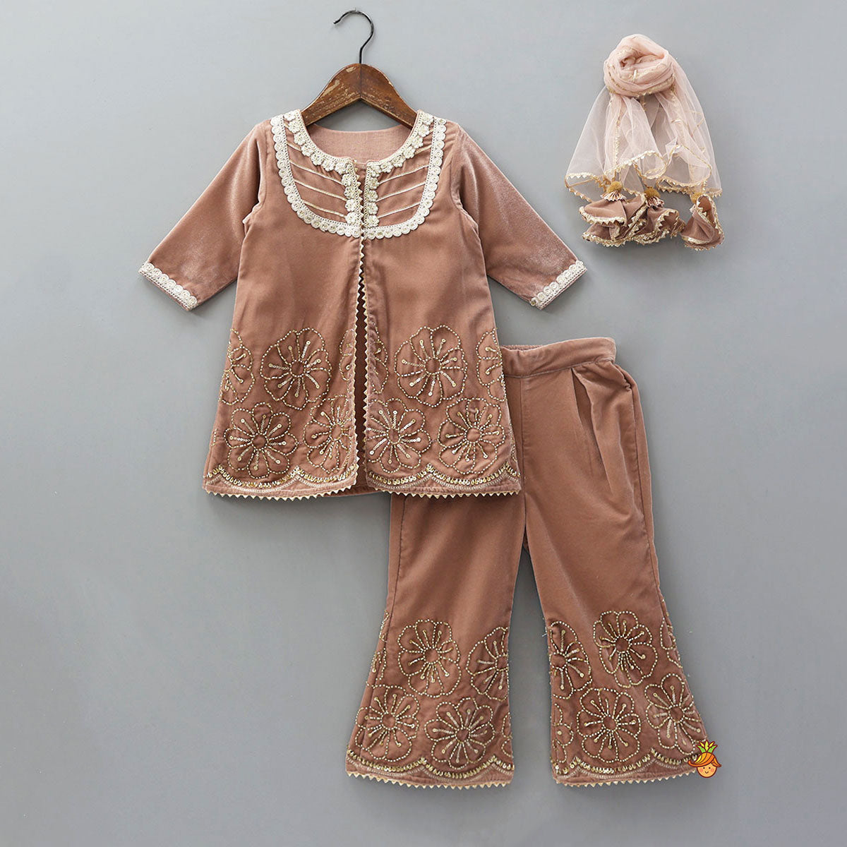 Front-Slit Velvet Kurti And Pant With Dupatta