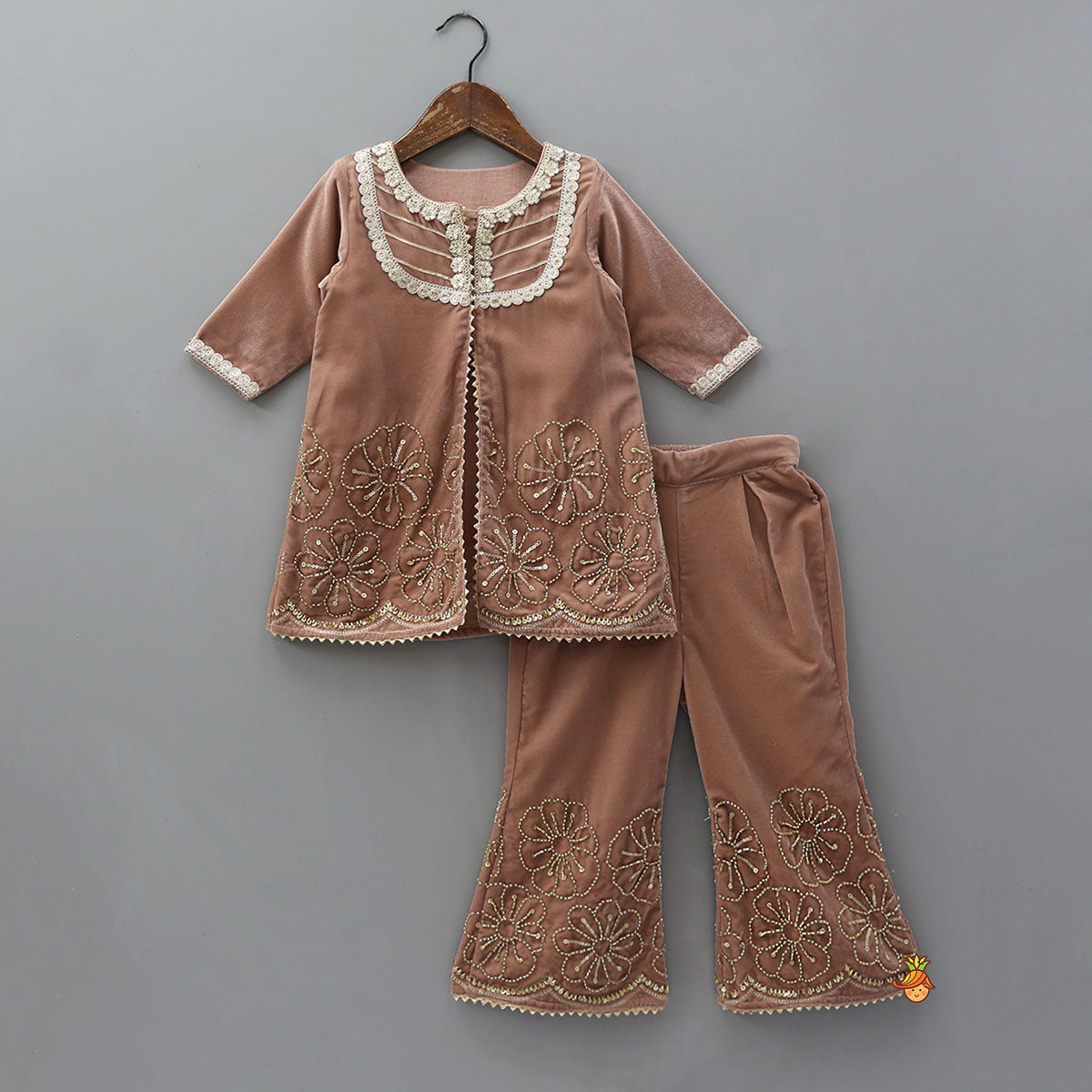 Front-Slit Velvet Kurti And Pant With Dupatta