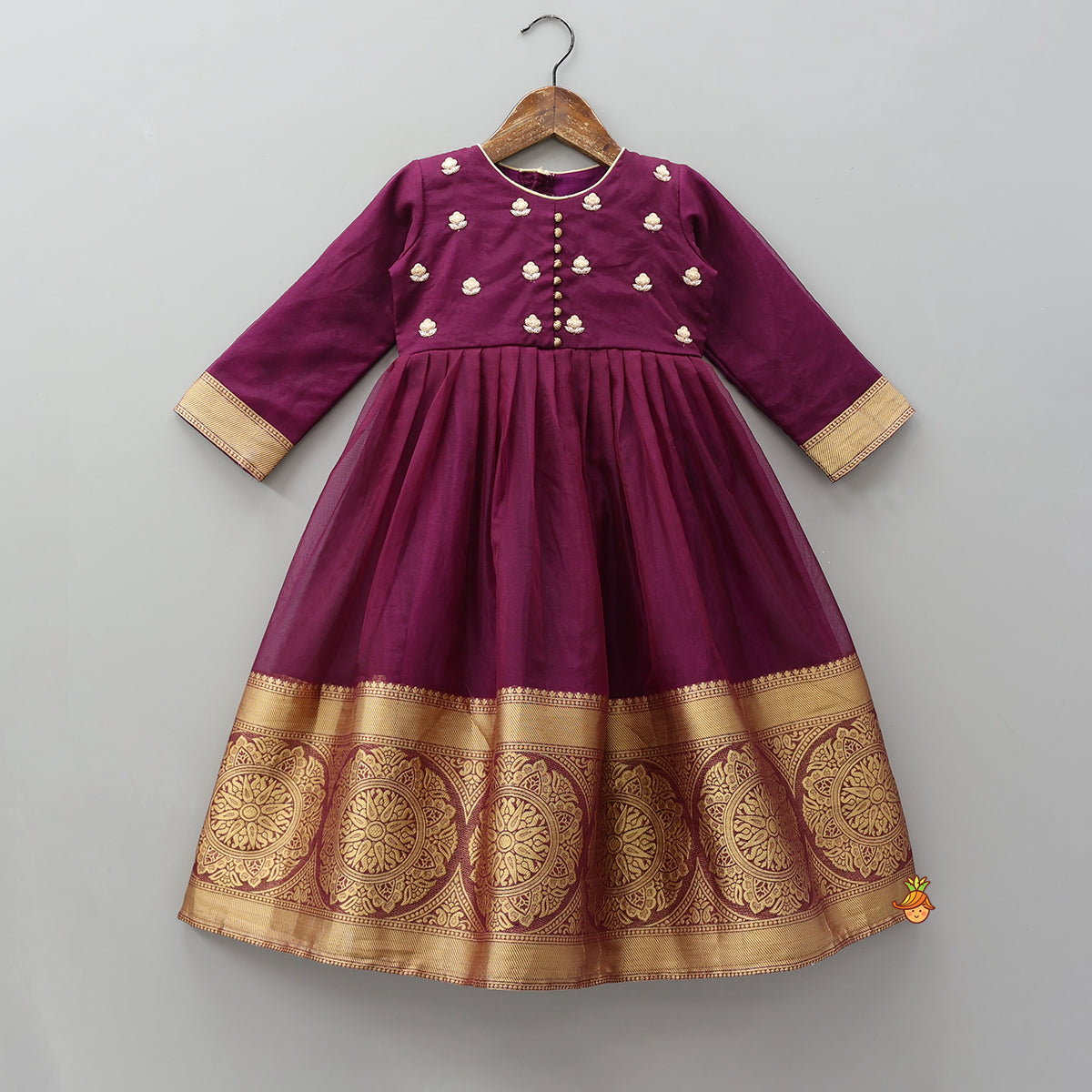 Elegant Embroidered Kurti With Border Detailing