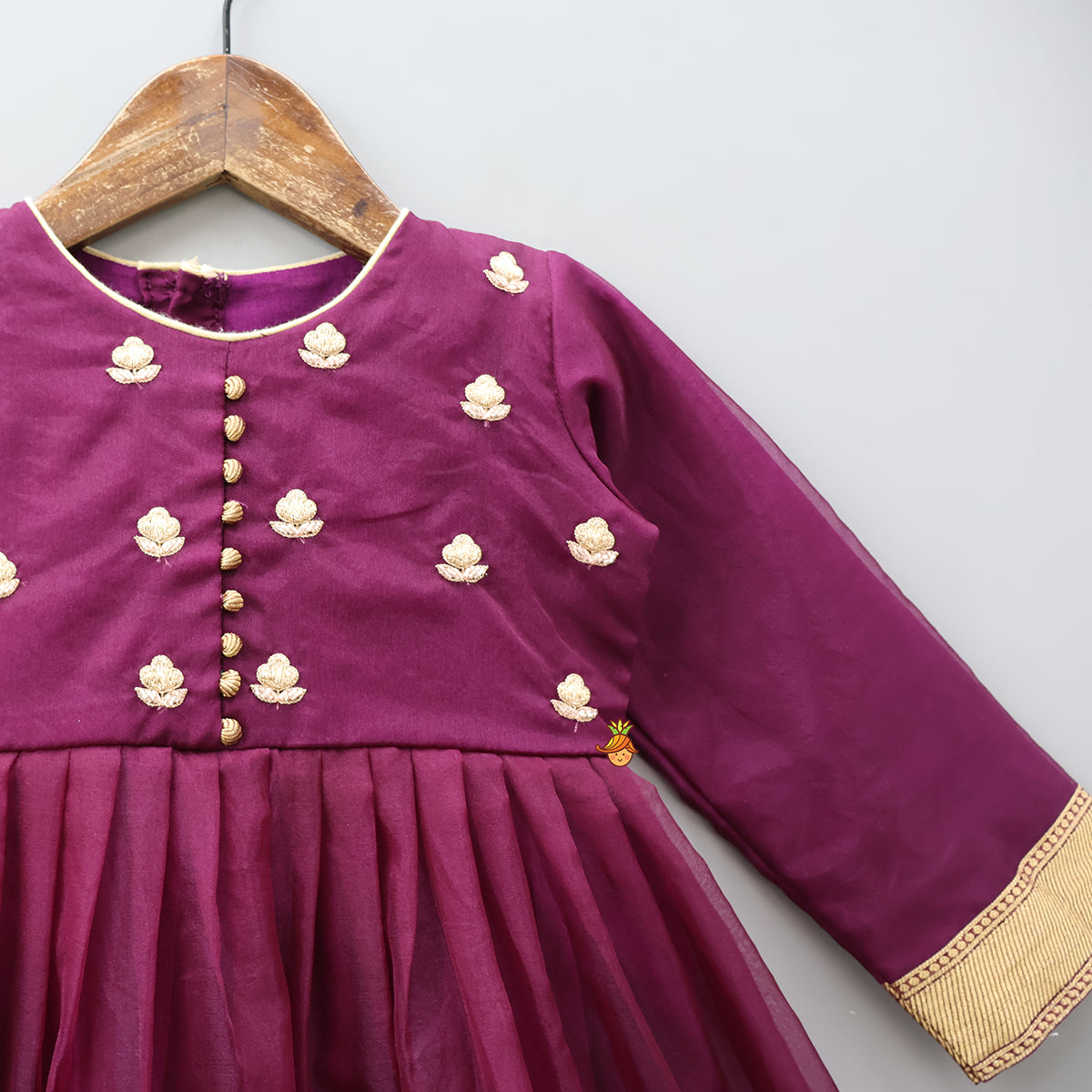 Elegant Embroidered Kurti With Border Detailing