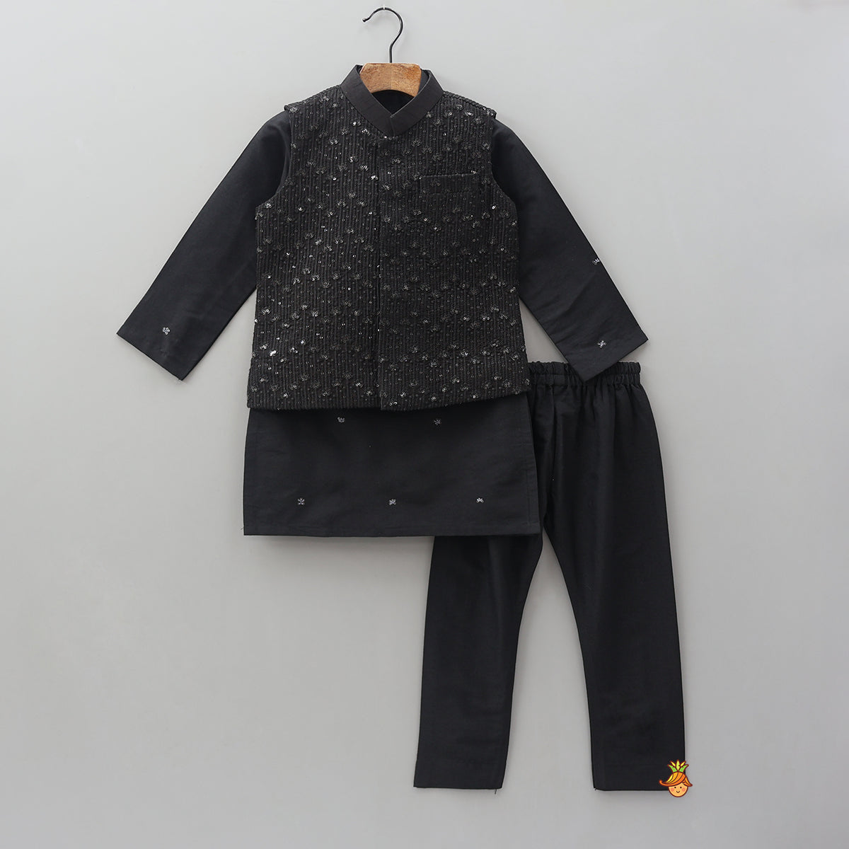 Ethnic Kurta With Pocket Detail Embroidered Jacket And Pyjama