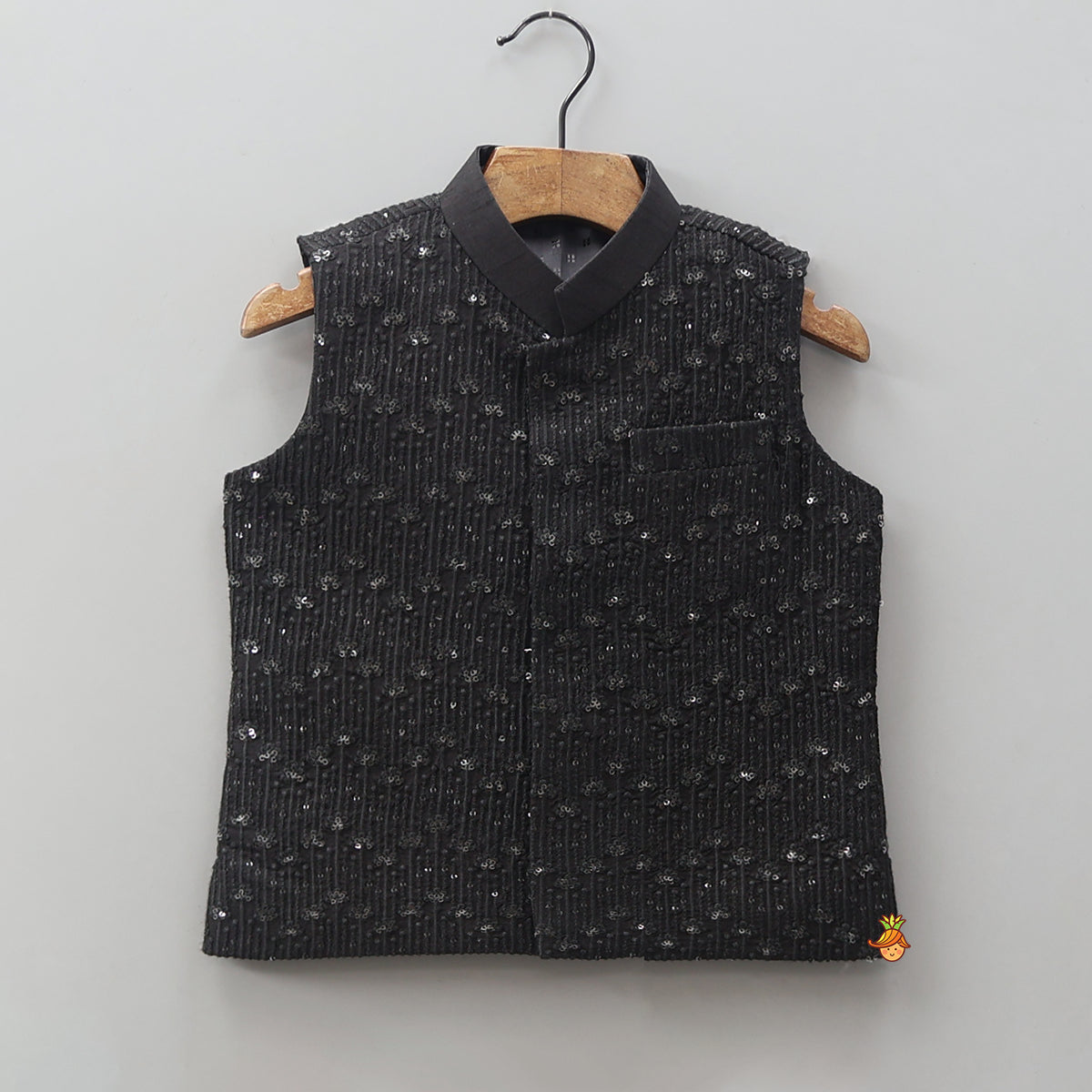 Ethnic Kurta With Pocket Detail Embroidered Jacket And Pyjama