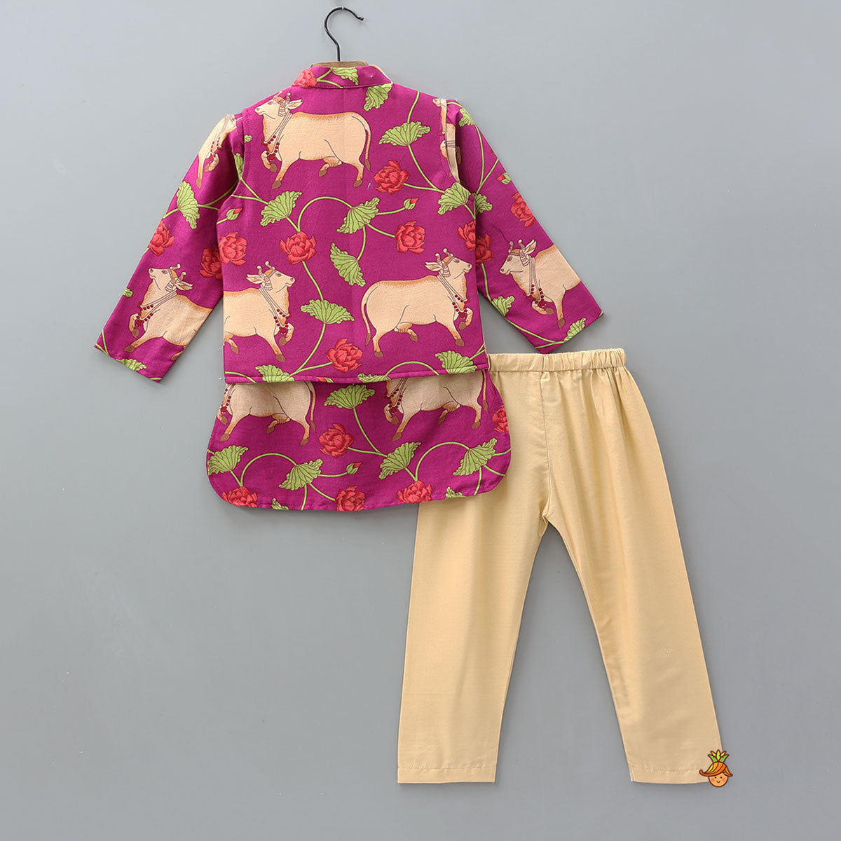 Curved Hem Ethnic Kurta With Printed Jacket And Pyjama