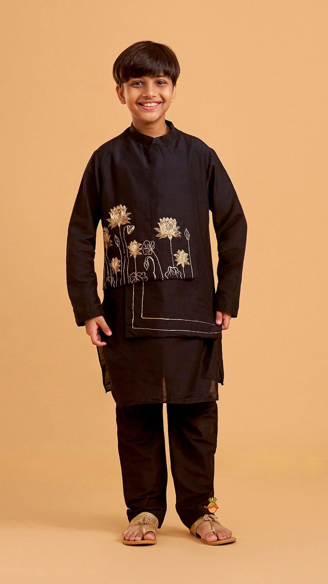 Ethnic Kurta With Embroidered Flap And Pyjama