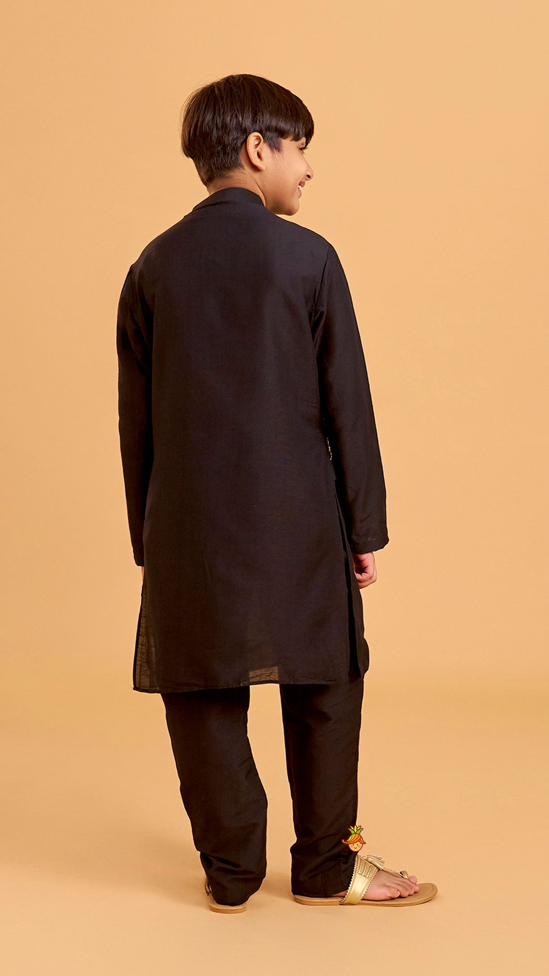 Ethnic Kurta With Embroidered Flap And Pyjama