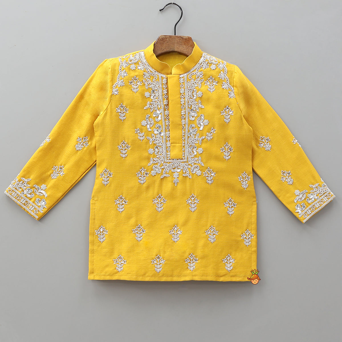 Intricately Embroidered Ethnic Kurta With Pyjama