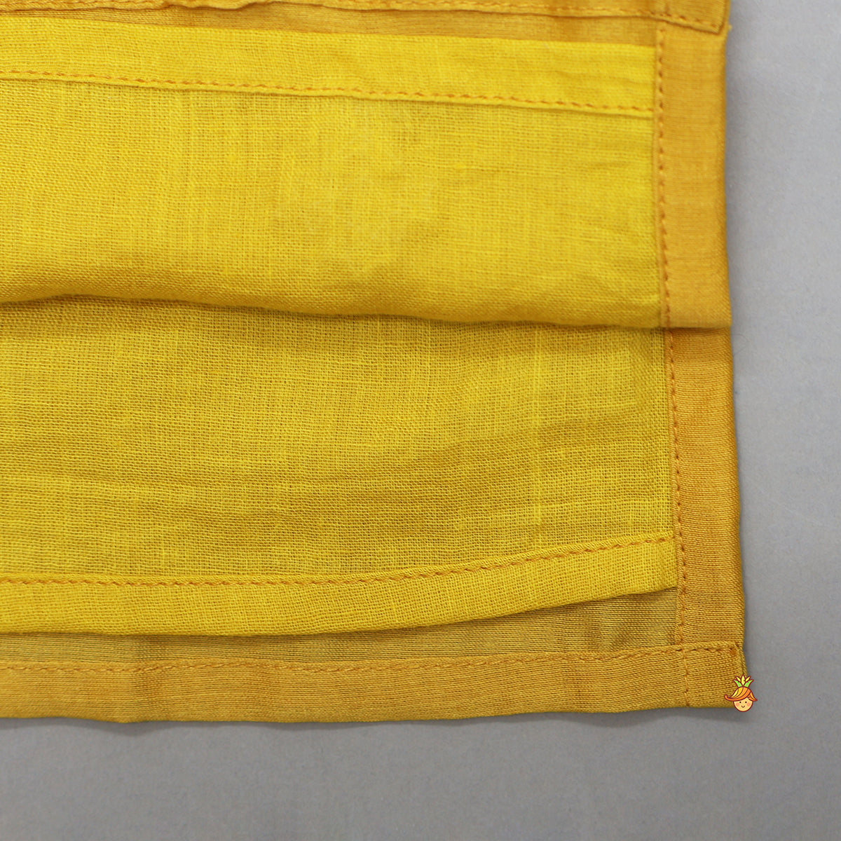 Intricately Embroidered Ethnic Kurta With Pyjama