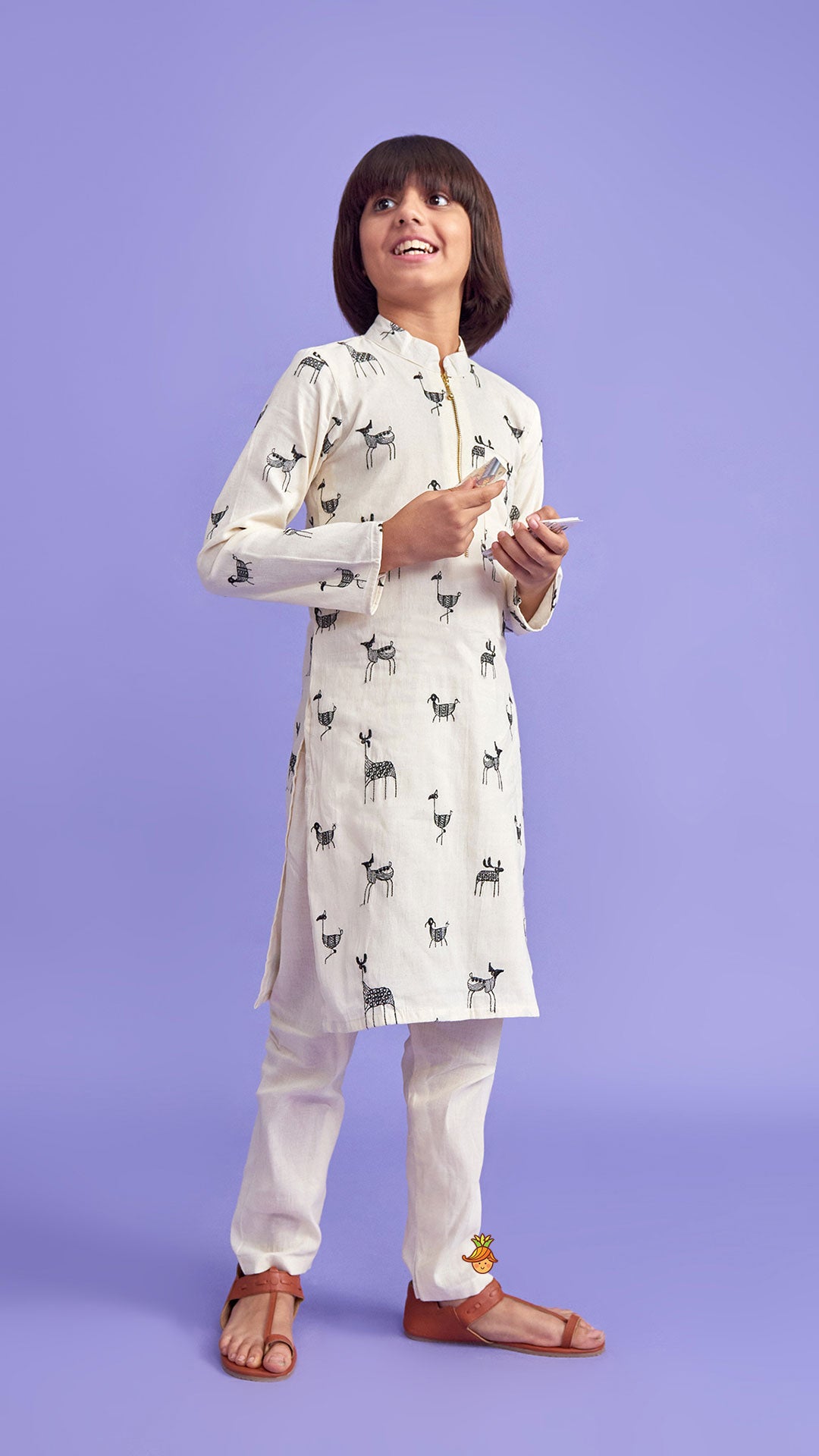 Patch Pocket Detail Embroidered Kurta And Pyjama