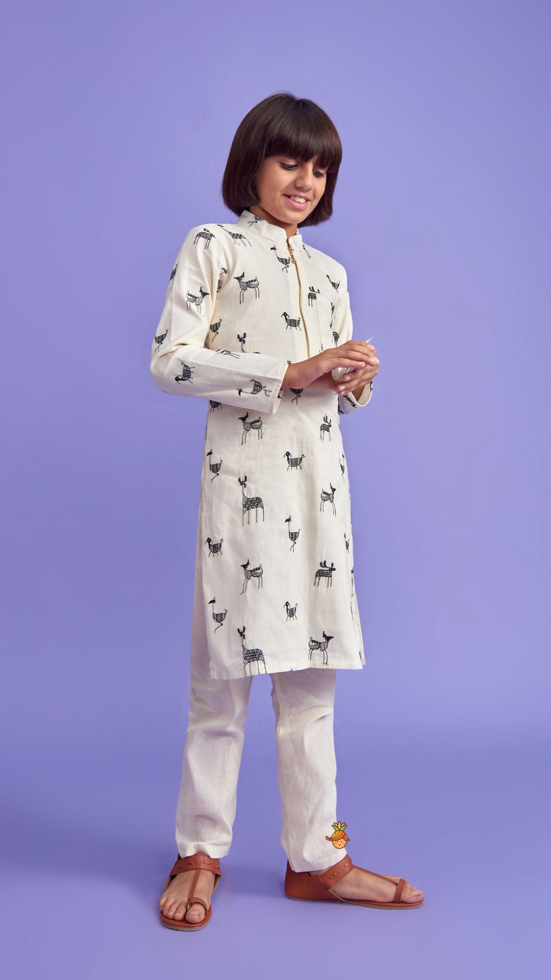 Patch Pocket Detail Embroidered Kurta And Pyjama