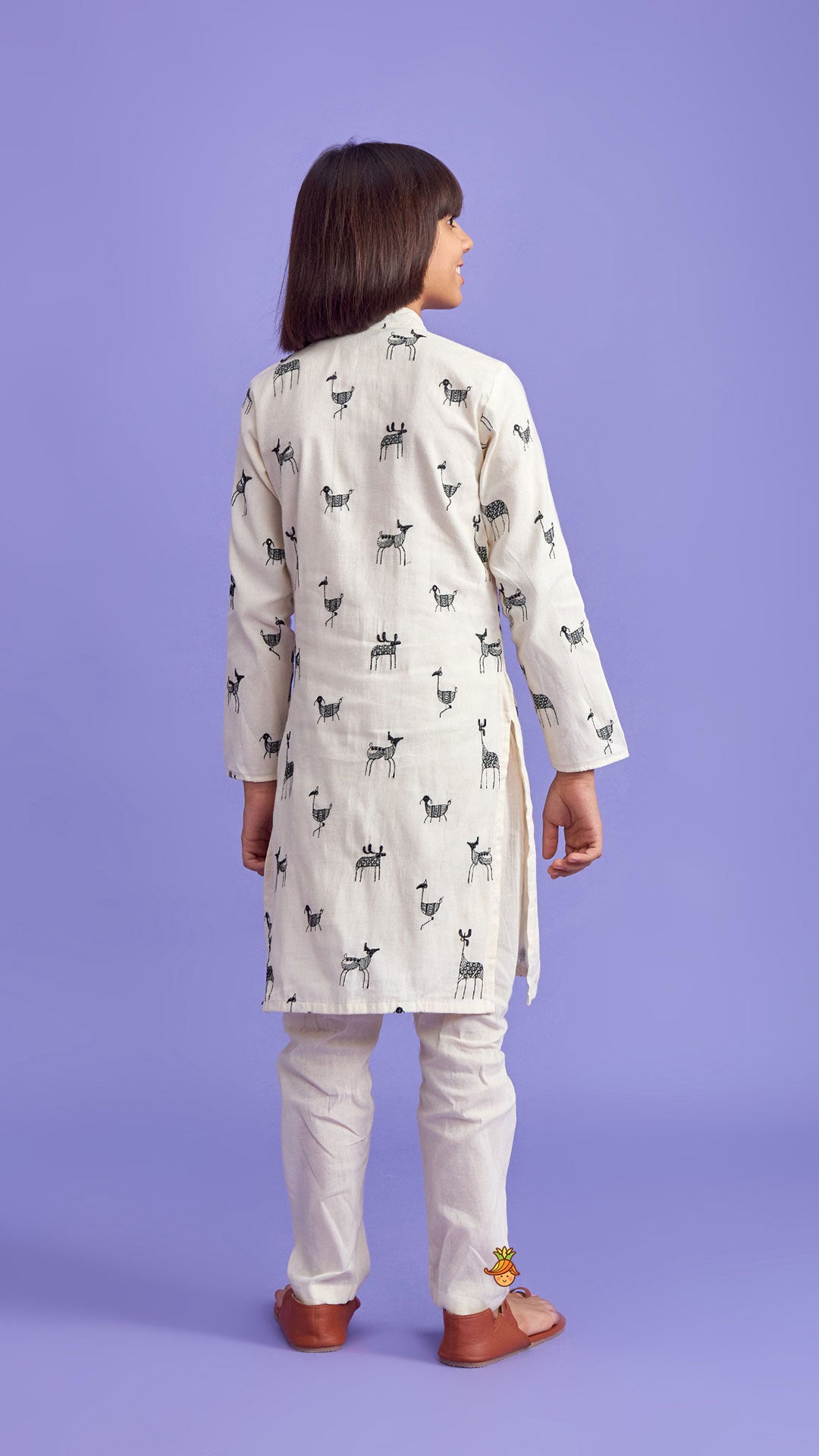 Patch Pocket Detail Embroidered Kurta And Pyjama