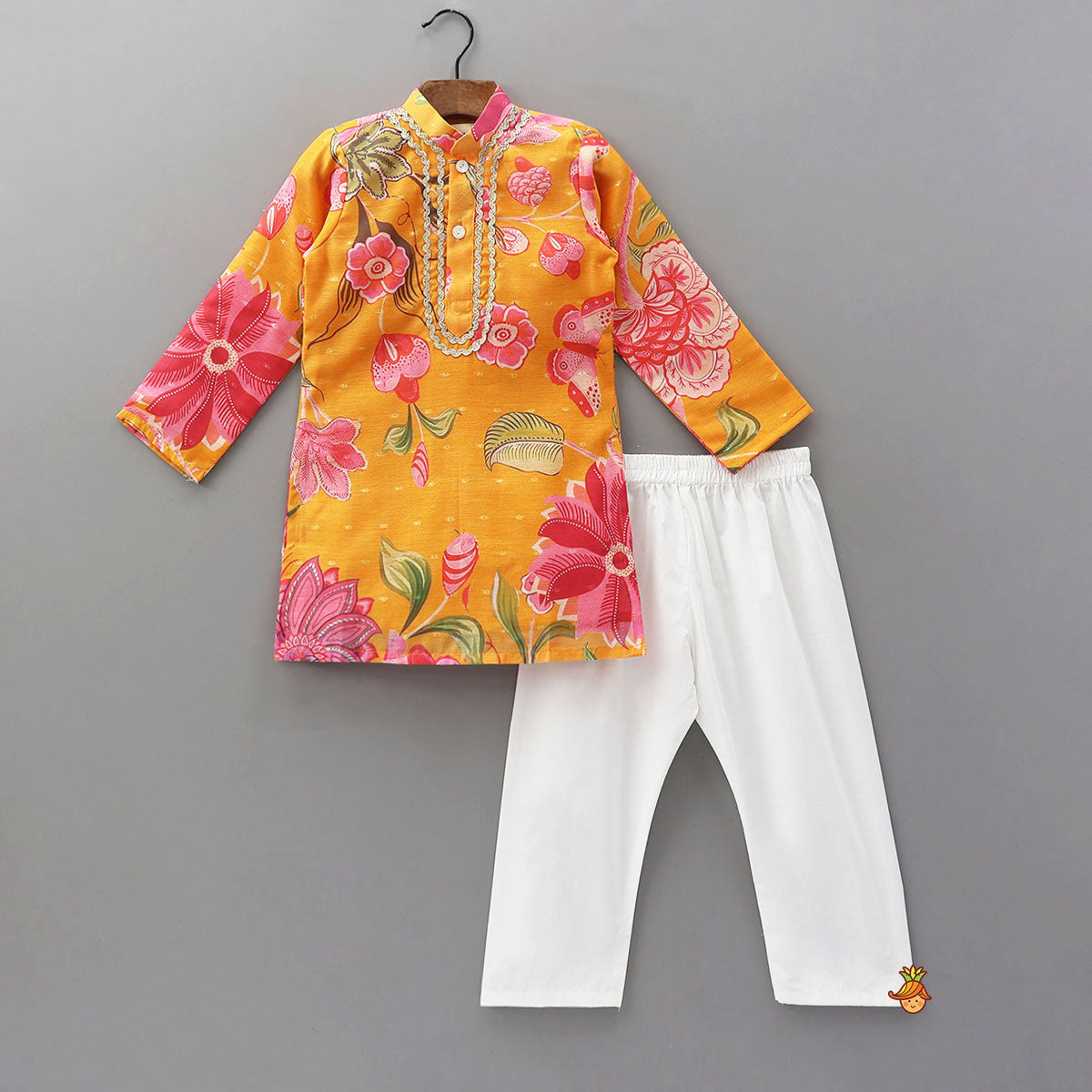 Beautiful Floral Printed Kurta With Pyjama