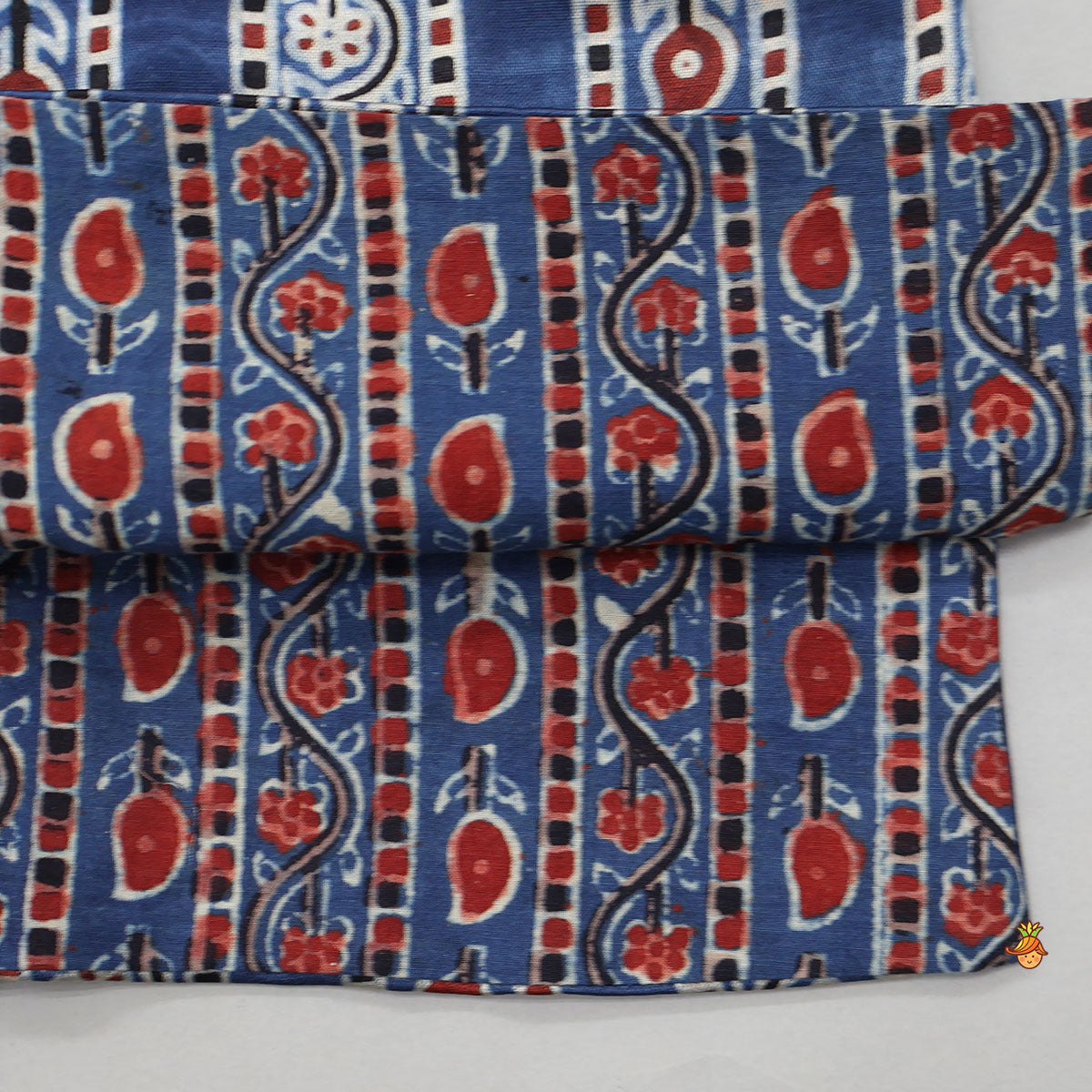 Ethnic Kurta With Three Pocket Detail Jacket And Pyjama