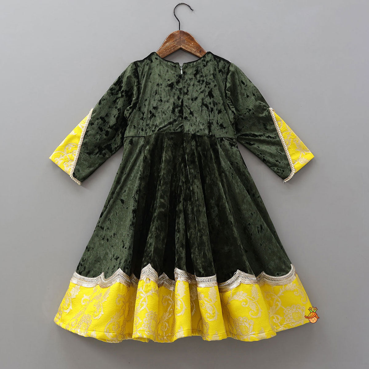 Stunning Velvet V-Neck Dual-Tone Anarkali