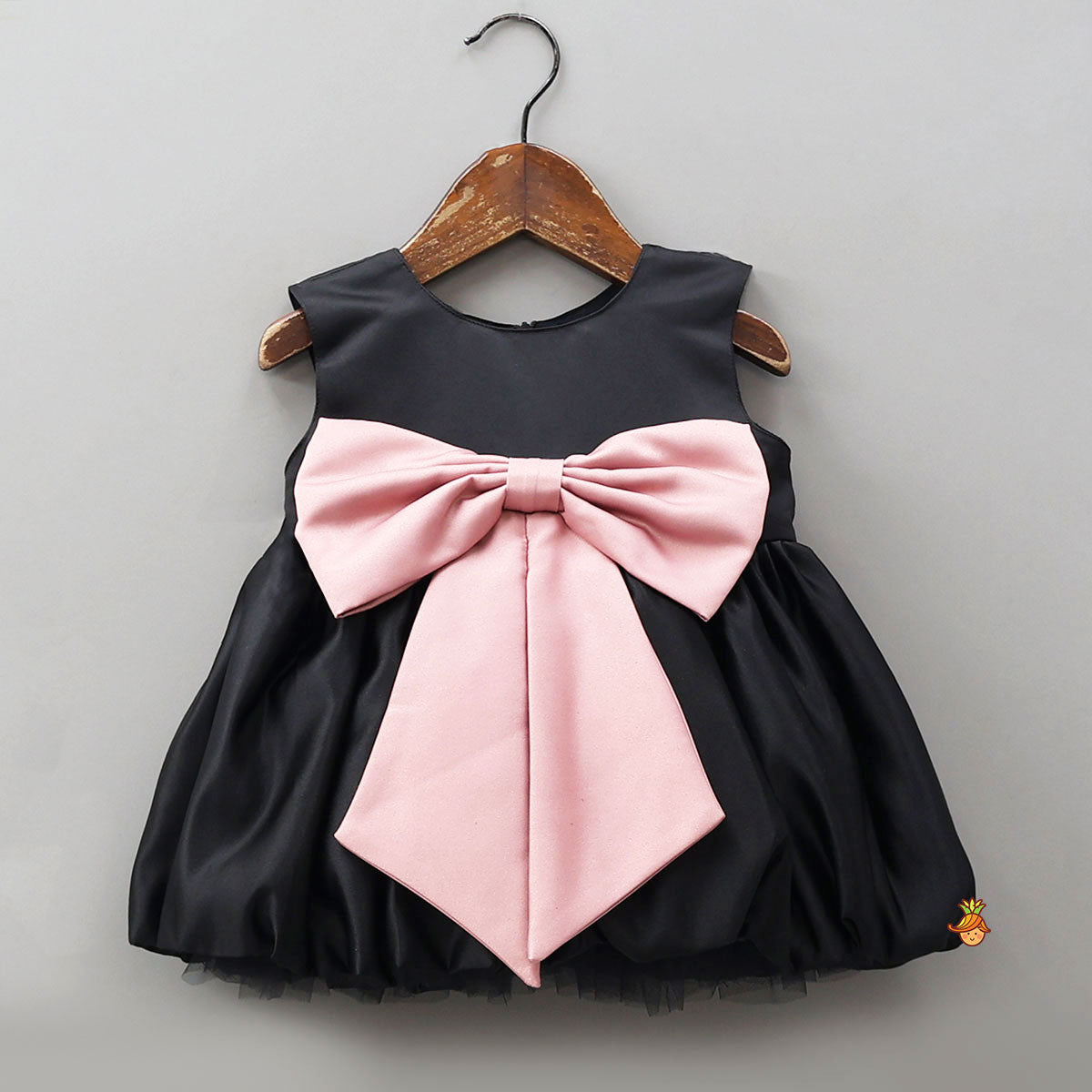 Contrasting Bow Adorned Dress