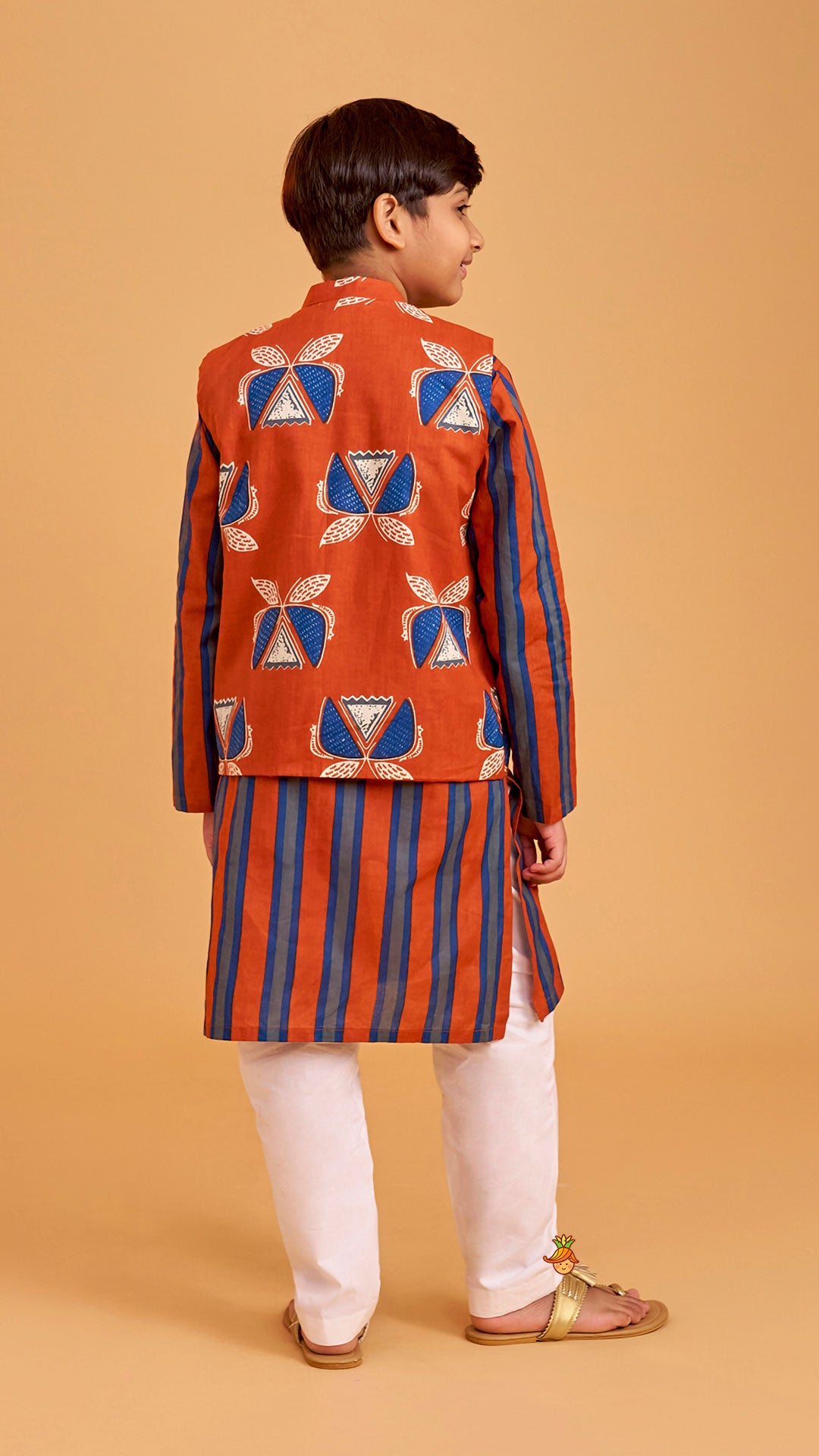 Vertical Striped Ethnic Kurta With Printed Jacket And Pyjama