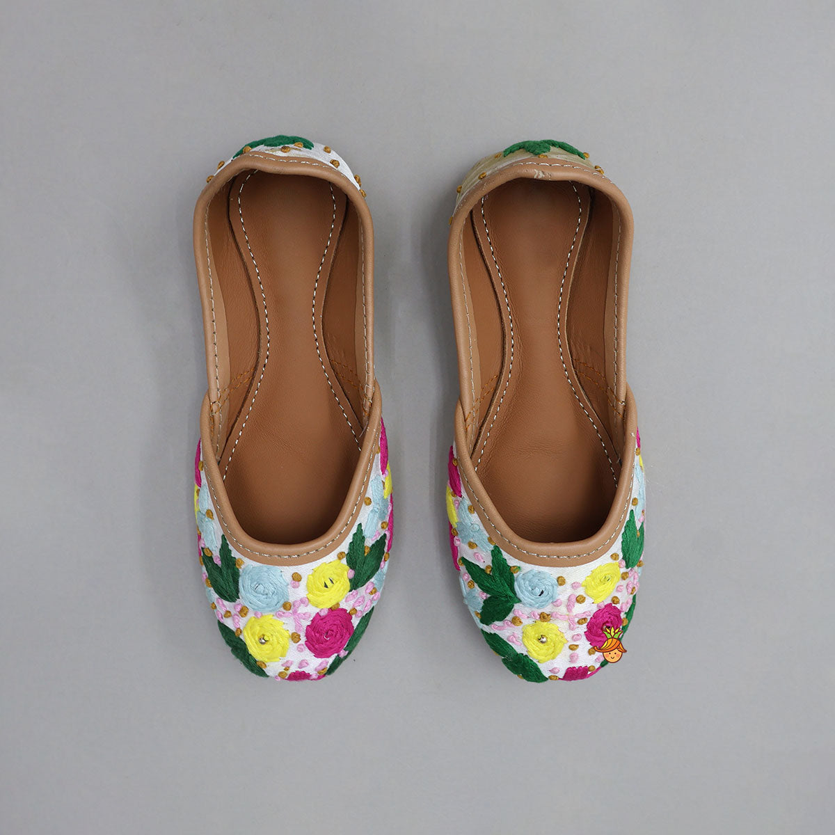 Thread Floral Embroidered Flat Jutti