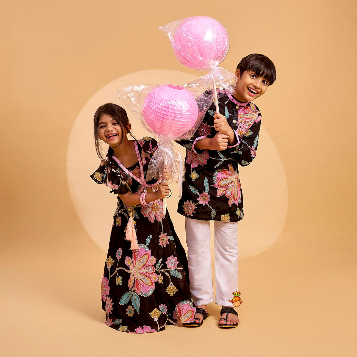 Stylish Floral Kurta With Patch Pocket Detail And Pyjama twinning model image 2
