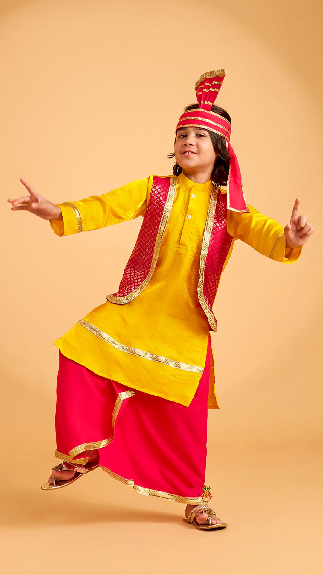 Shimmery Festive Kurta With Lungi, Turban And Accessories Set
