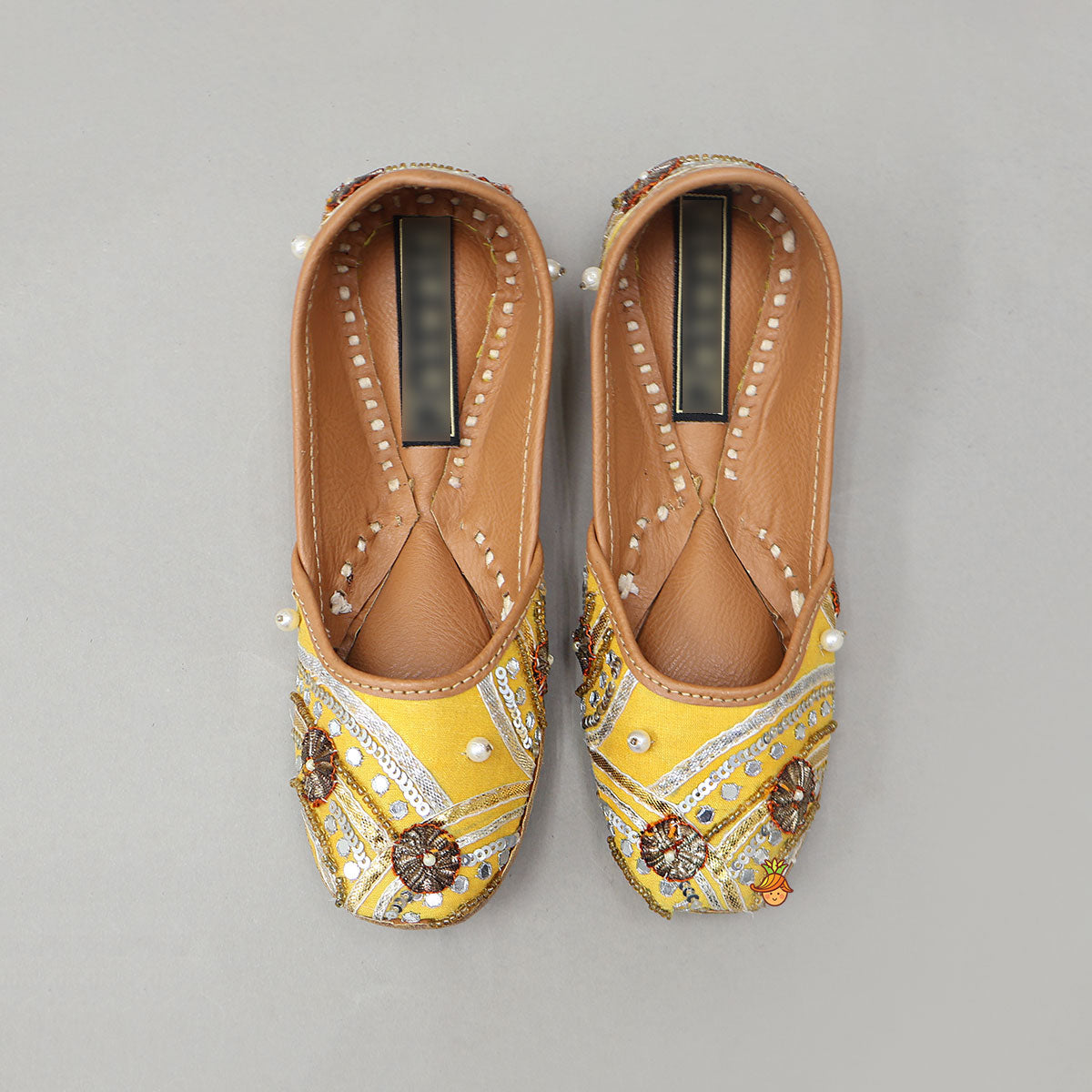 Gota Lace Work Jutti