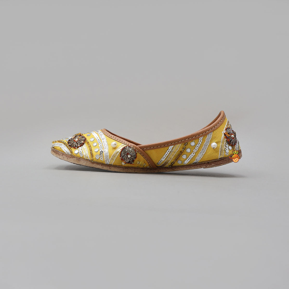 Gota Lace Work Jutti