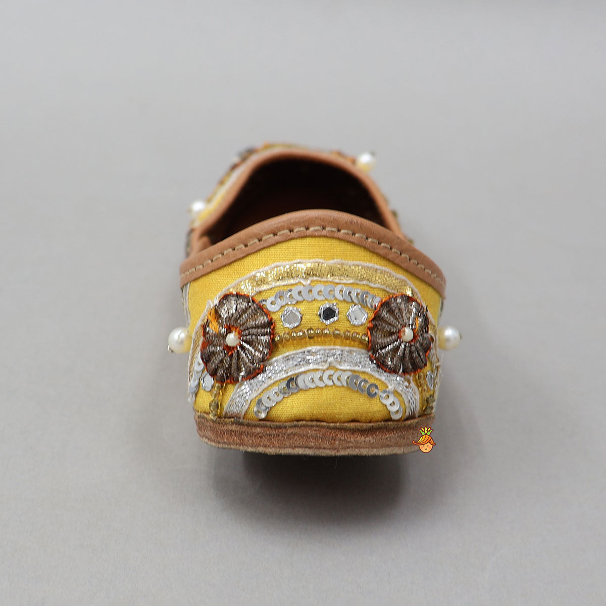 Gota Lace Work Jutti