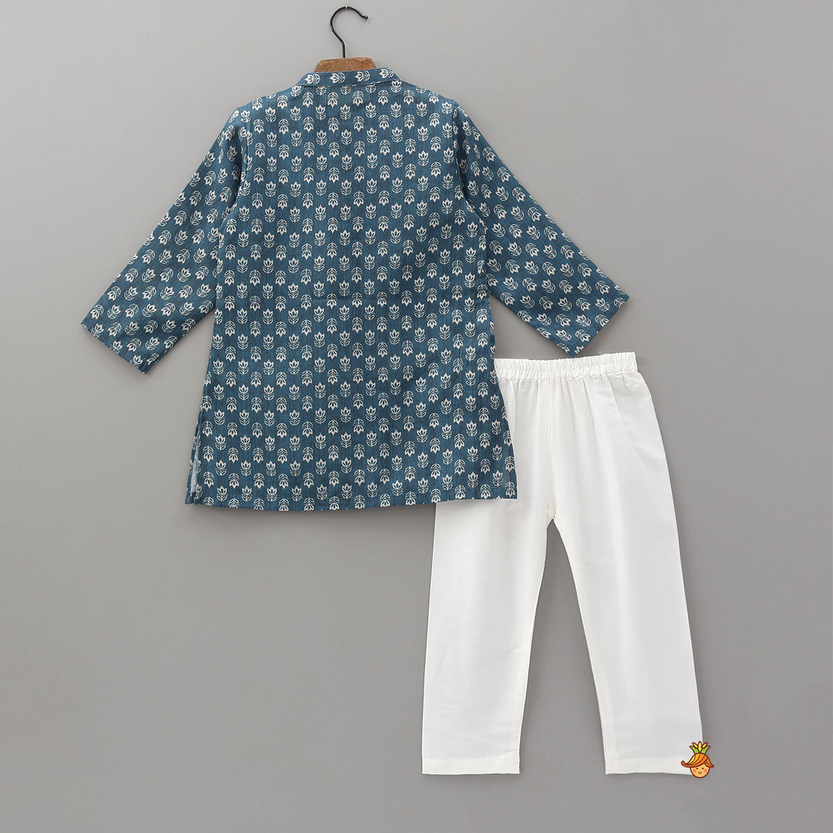 Pocket Detail Ethnic Kurta And Pyjama