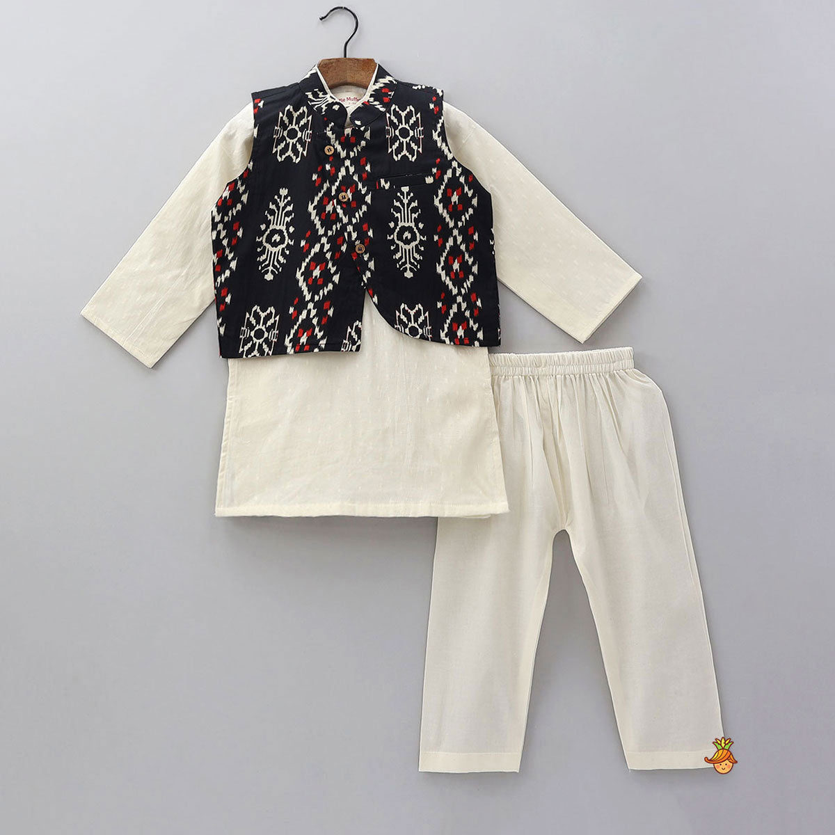 Pocket Detail Ethnic Kurta With Contrasting Jacket And Pyjama
