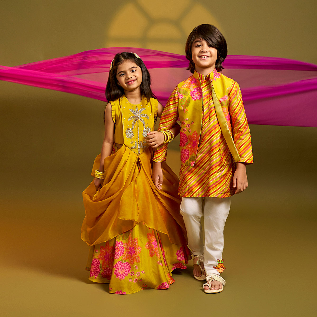 Stylish Pleated Drape Top And Printed Lehenga twinning model image 1
