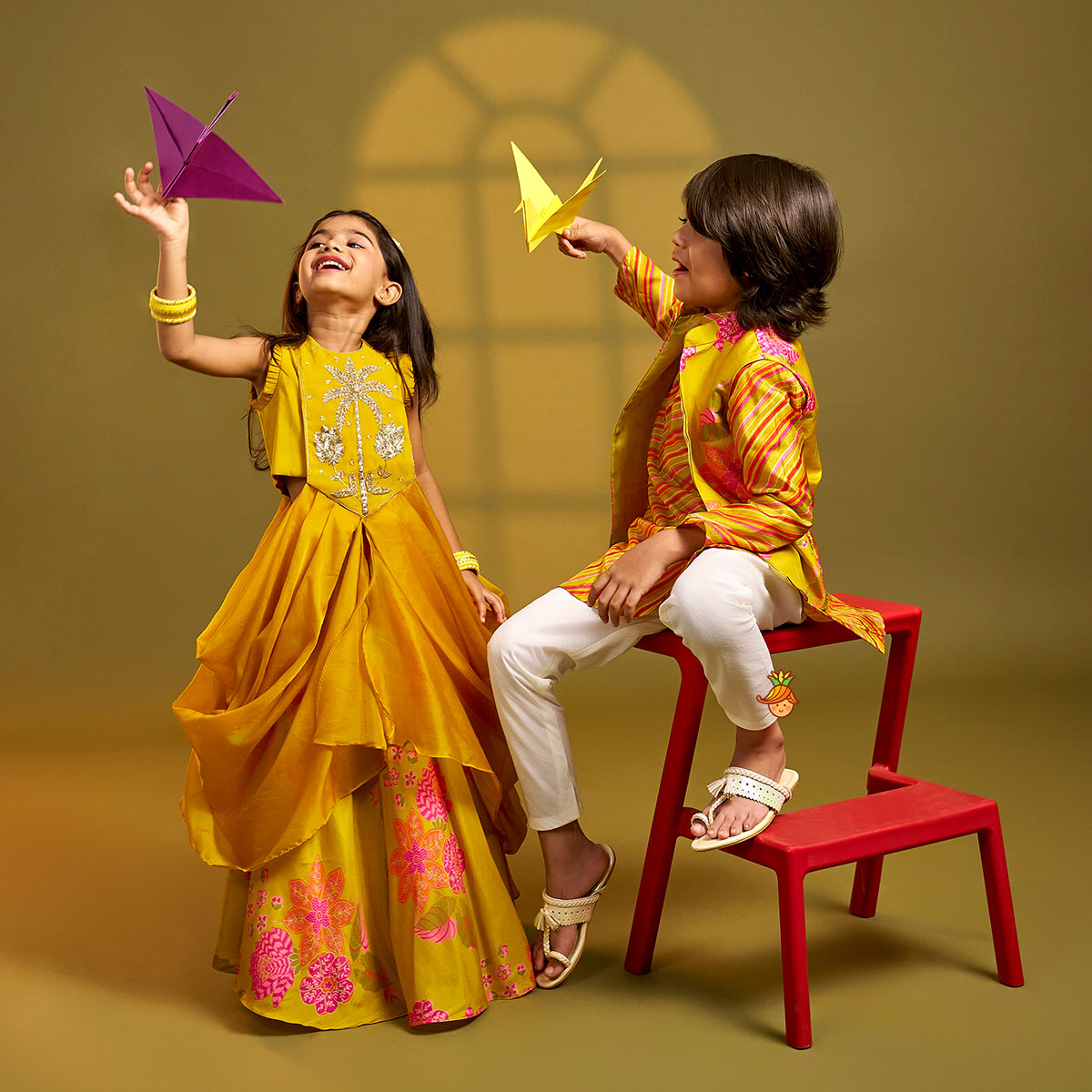 Stylish Pleated Drape Top And Printed Lehenga twinning model image 3