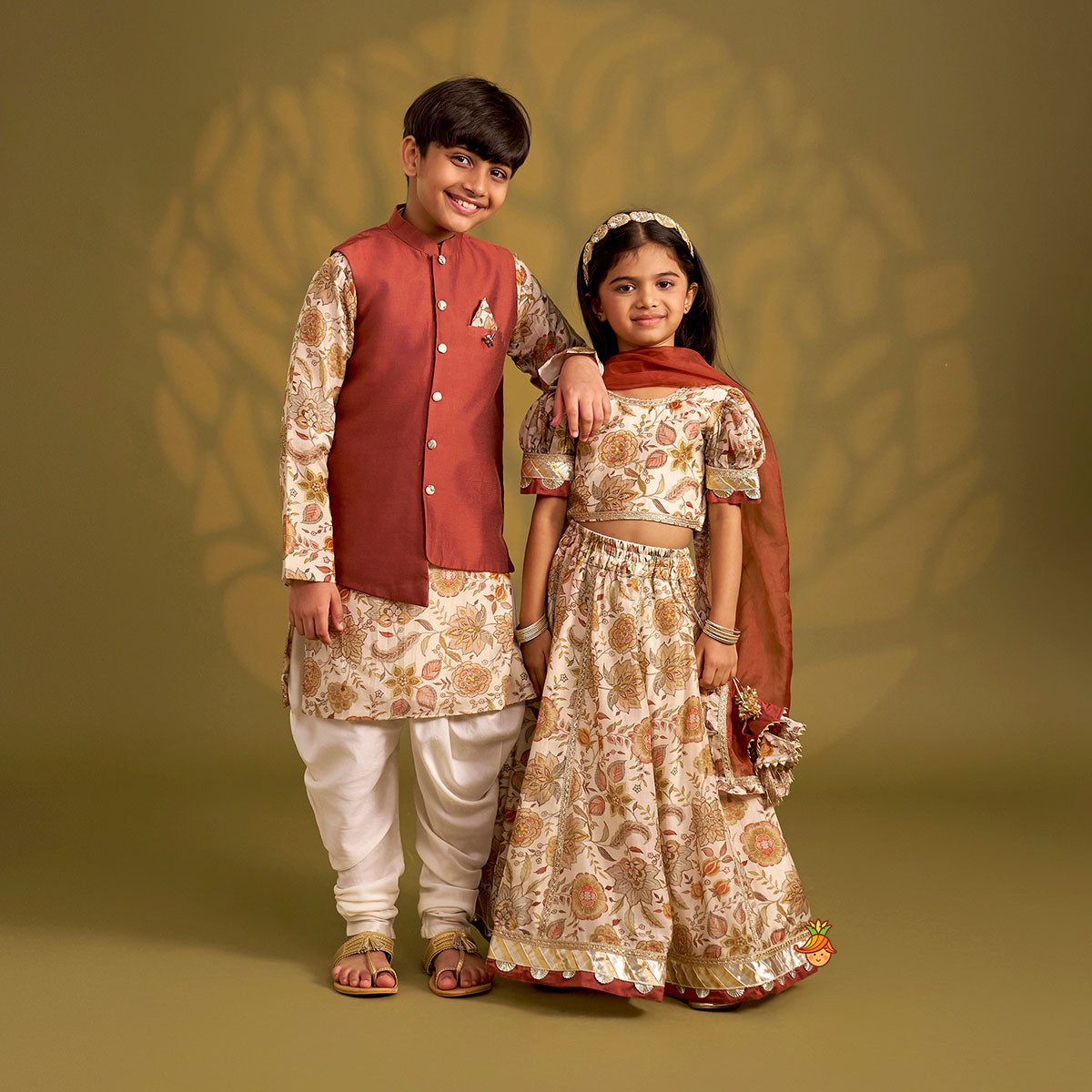 Round Neck Floral Top And Lace Work Lehenga With Matching Dupatta twinning model image 2
