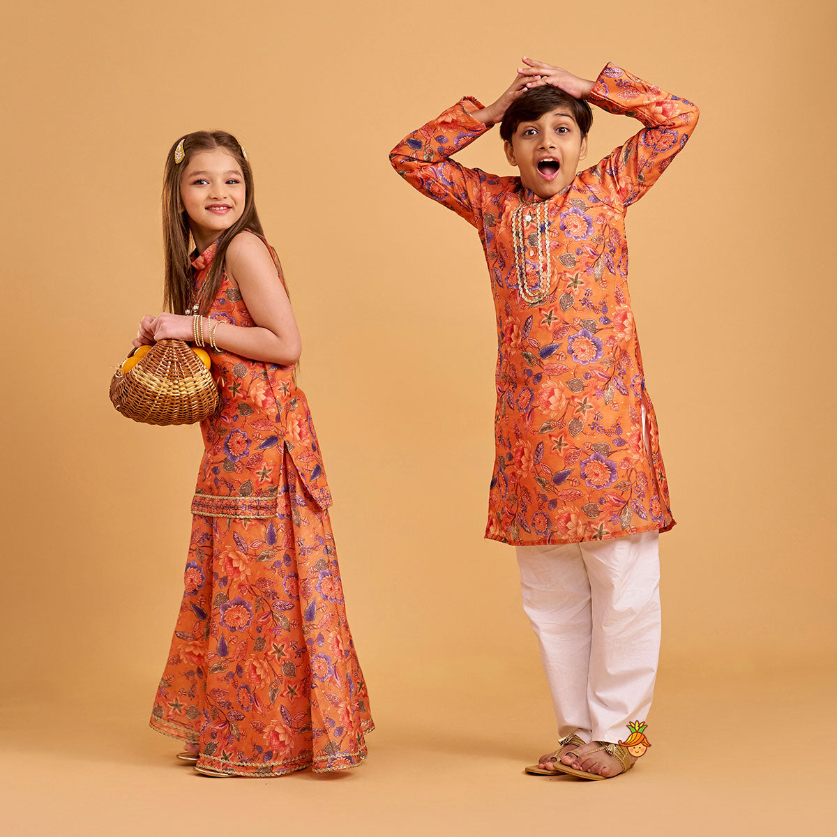 Floral Print Sleeveless Kurti With Palazzo And Contrasting Dupatta twinning model image 3
