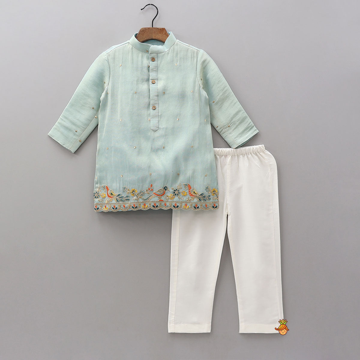 Vibrant Birds Embroidered Buti Detailed Kurta With Pyjama