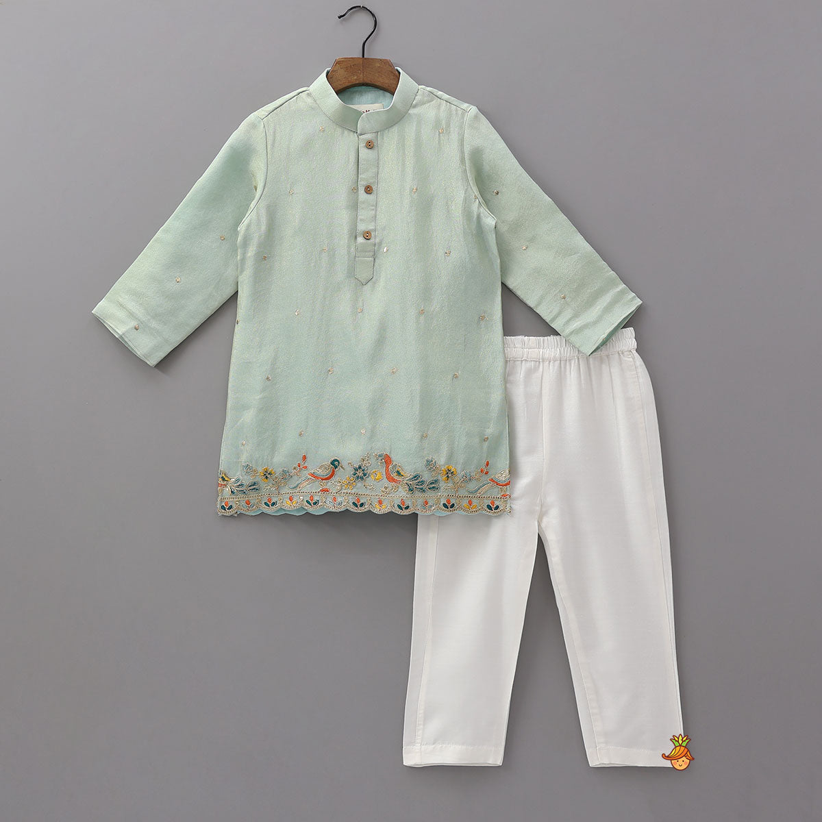 Vibrant Birds Embroidered Buti Detailed Kurta With Pyjama