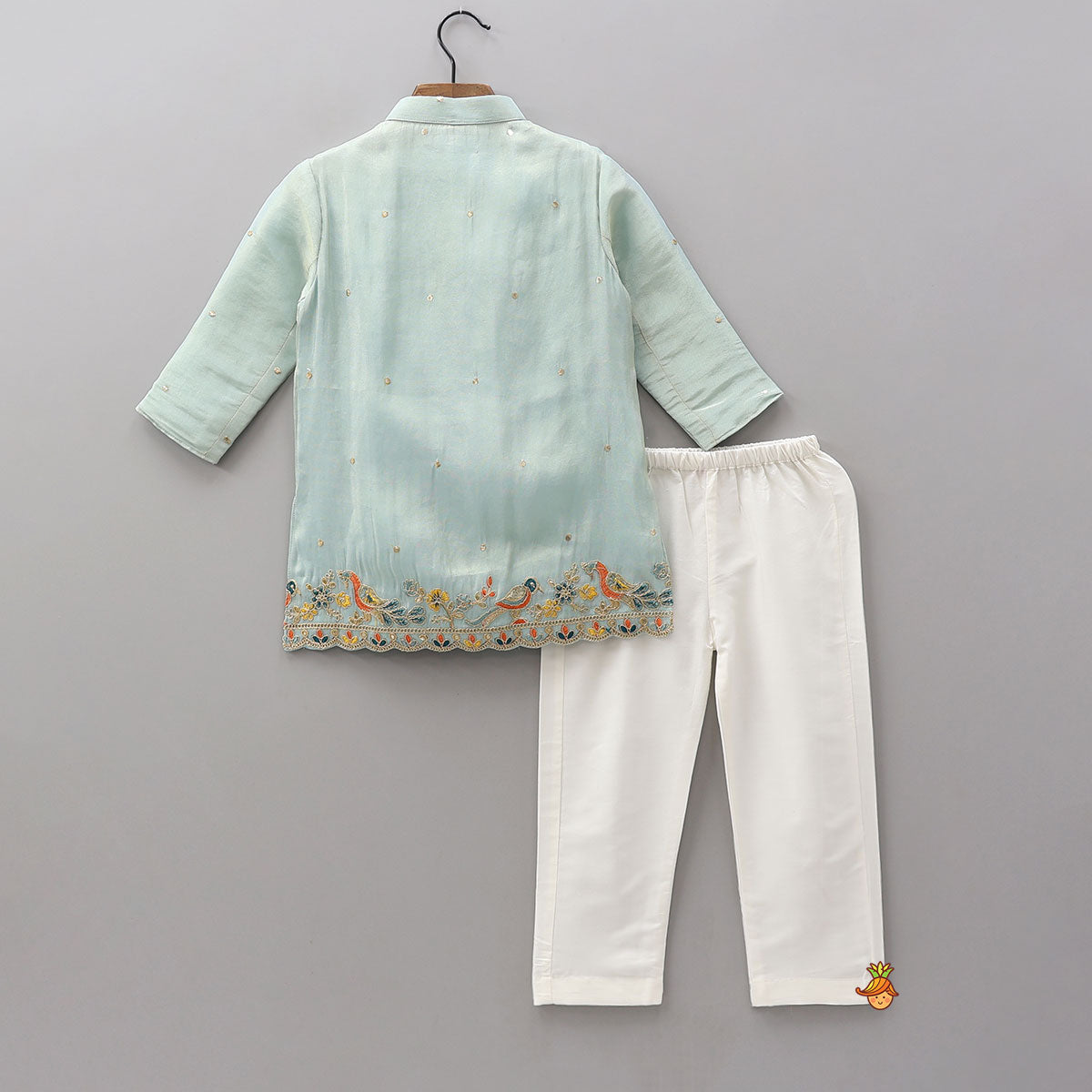 Vibrant Birds Embroidered Buti Detailed Kurta With Pyjama