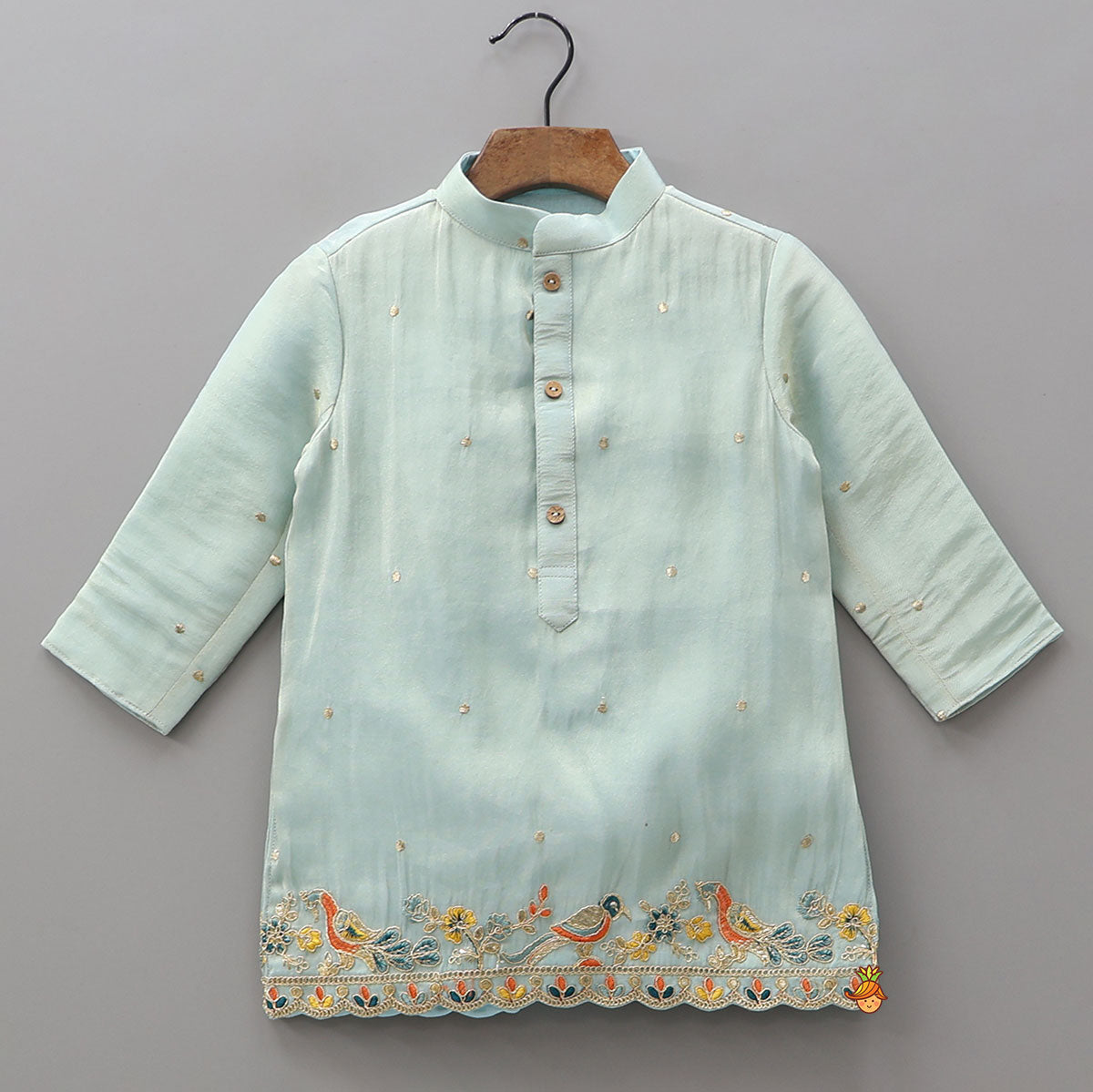 Vibrant Birds Embroidered Buti Detailed Kurta With Pyjama