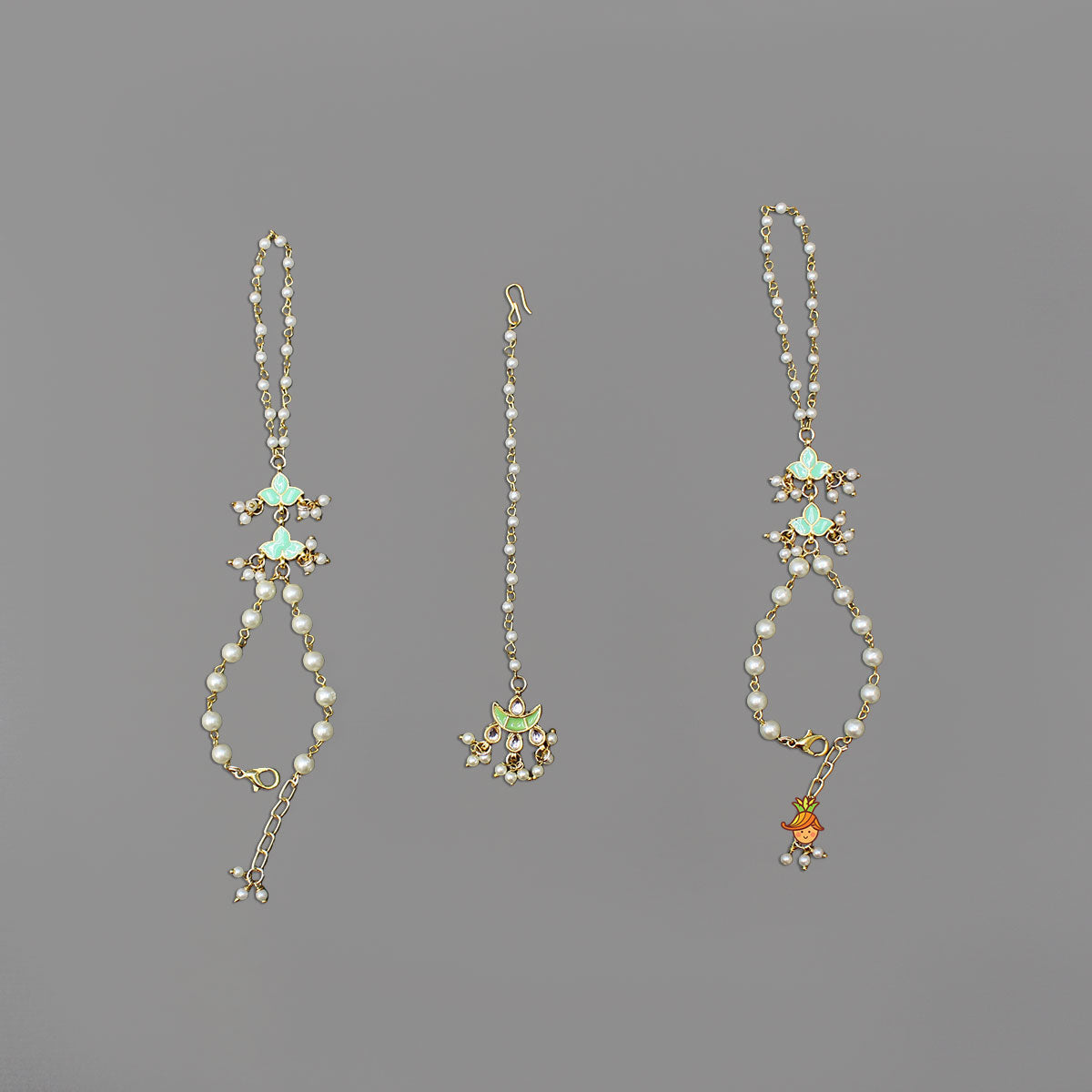 Exquisite Hand Harness Bracelet And Maang Tikka