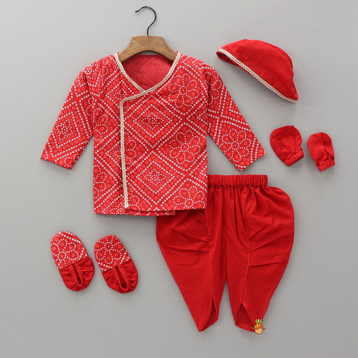 Bandhani Printed Jamna Set With Booties Mittens And Cap