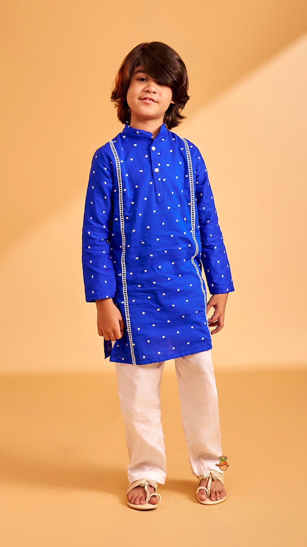 Booti Thread Embroidered Kurta And Pyjama