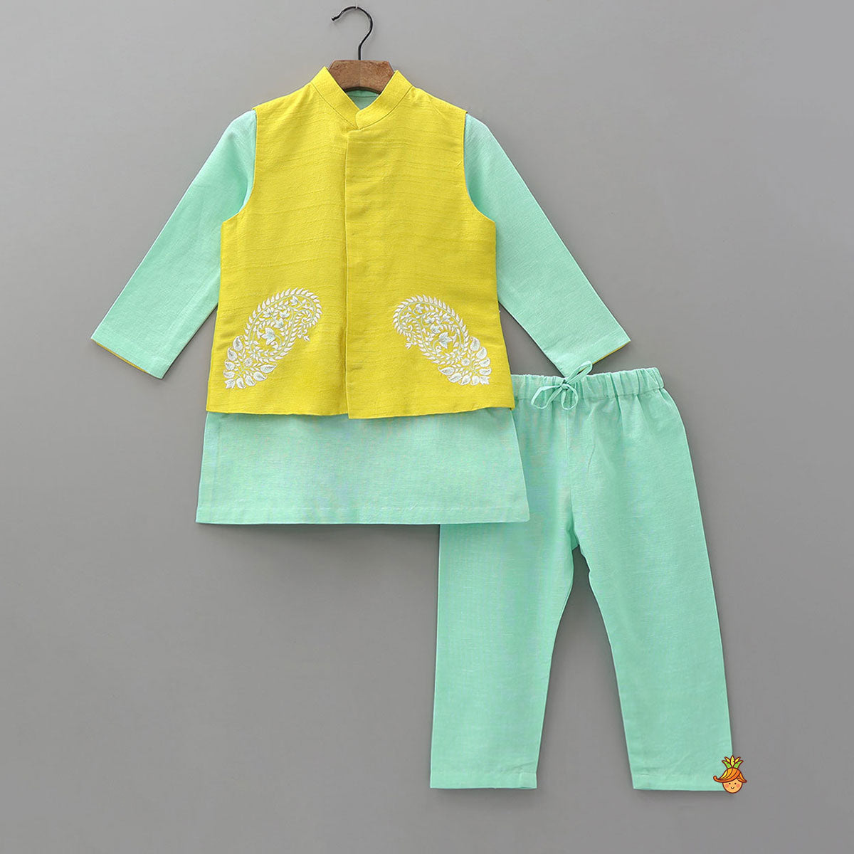 Ethnic Kurta With Embroidered Contrasting Jacket And Pyjama