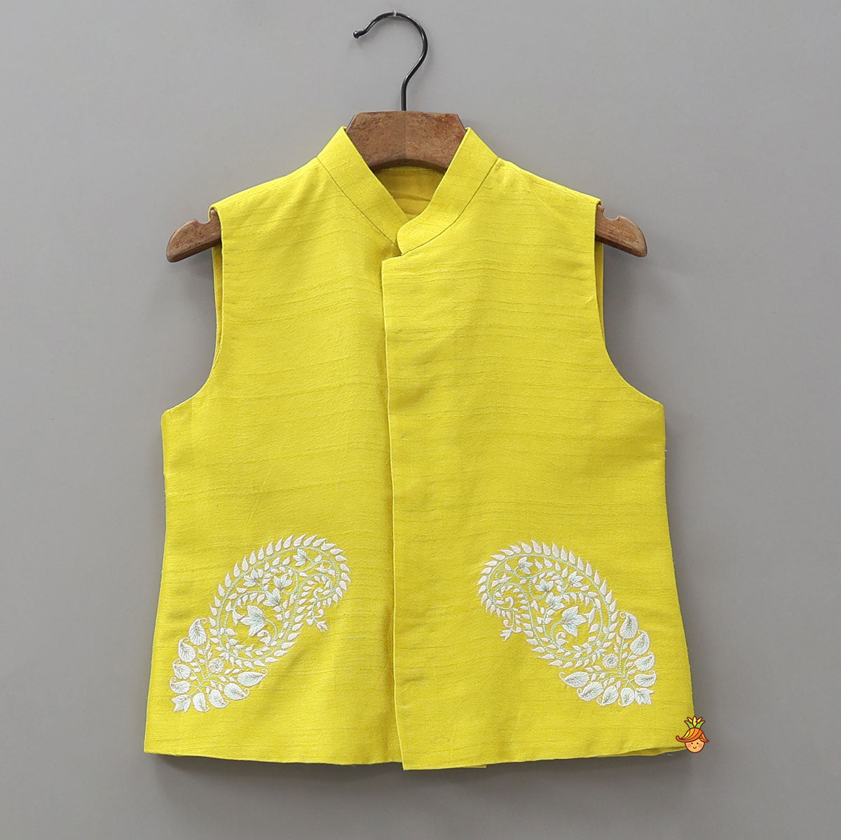 Ethnic Kurta With Embroidered Contrasting Jacket And Pyjama