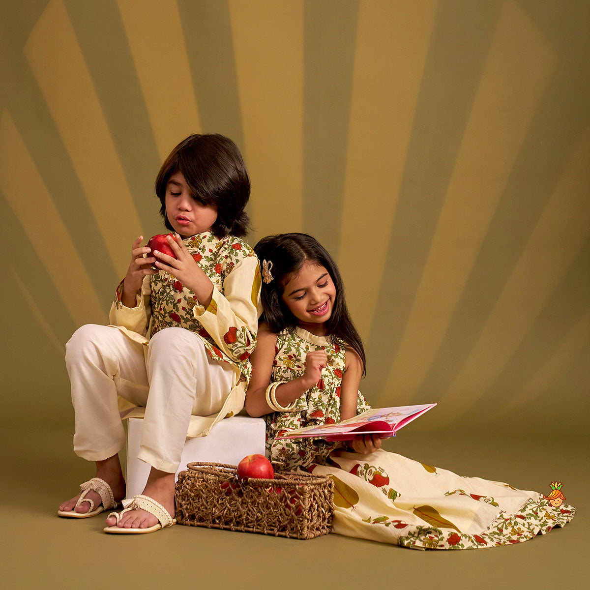 Floral Heritage Print Kurta And Jacket With Pyjama twinning model image 3