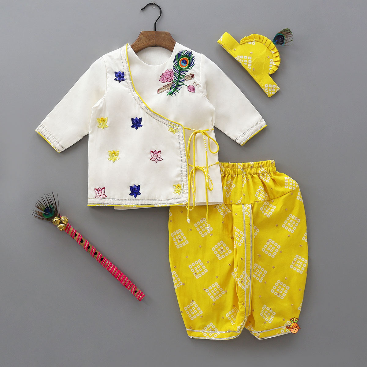 Mor Pankh Embroidered Kurta And Bandhani Printed Dhoti With Matching Mukut And Basuri