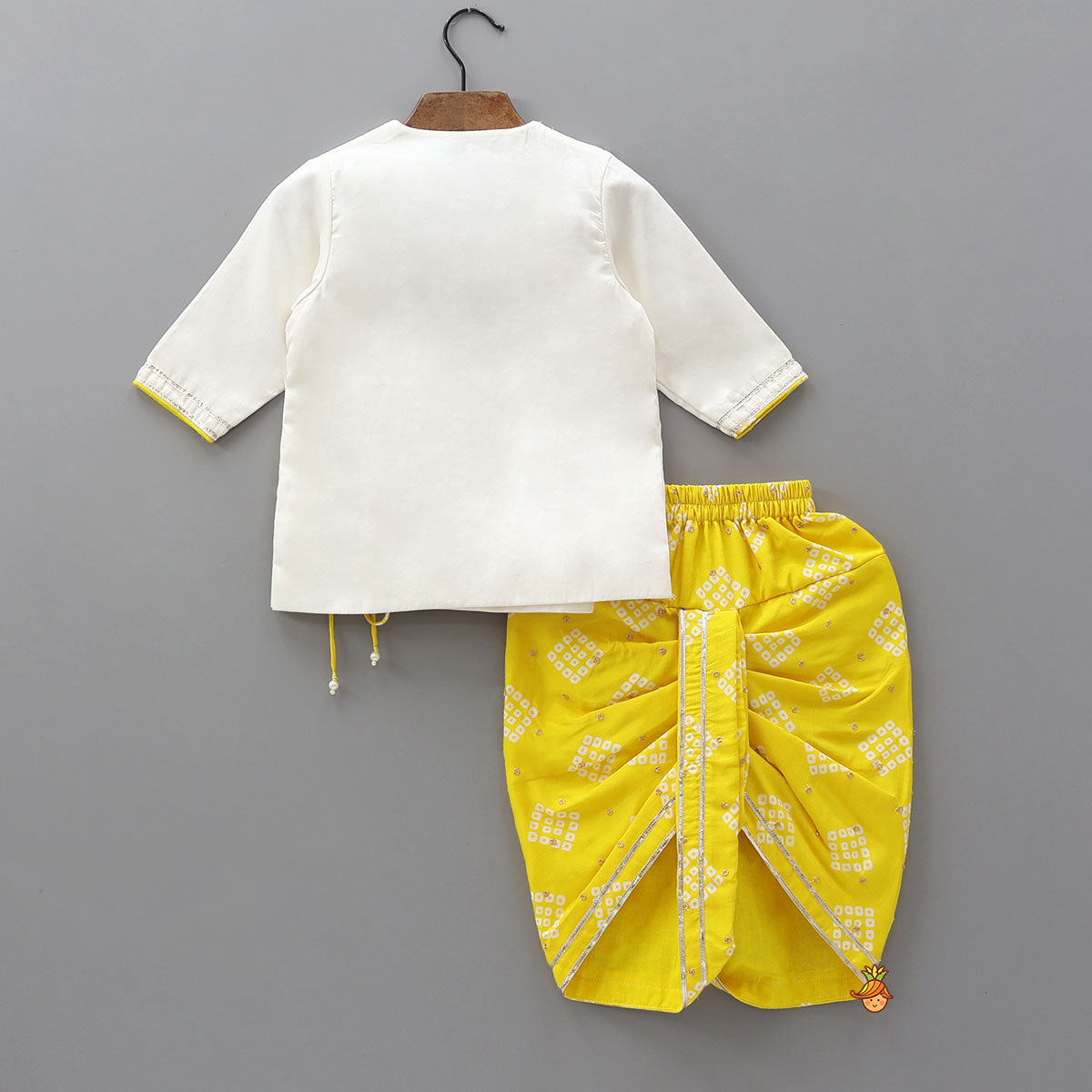 Mor Pankh Embroidered Kurta And Bandhani Printed Dhoti With Matching Mukut And Basuri
