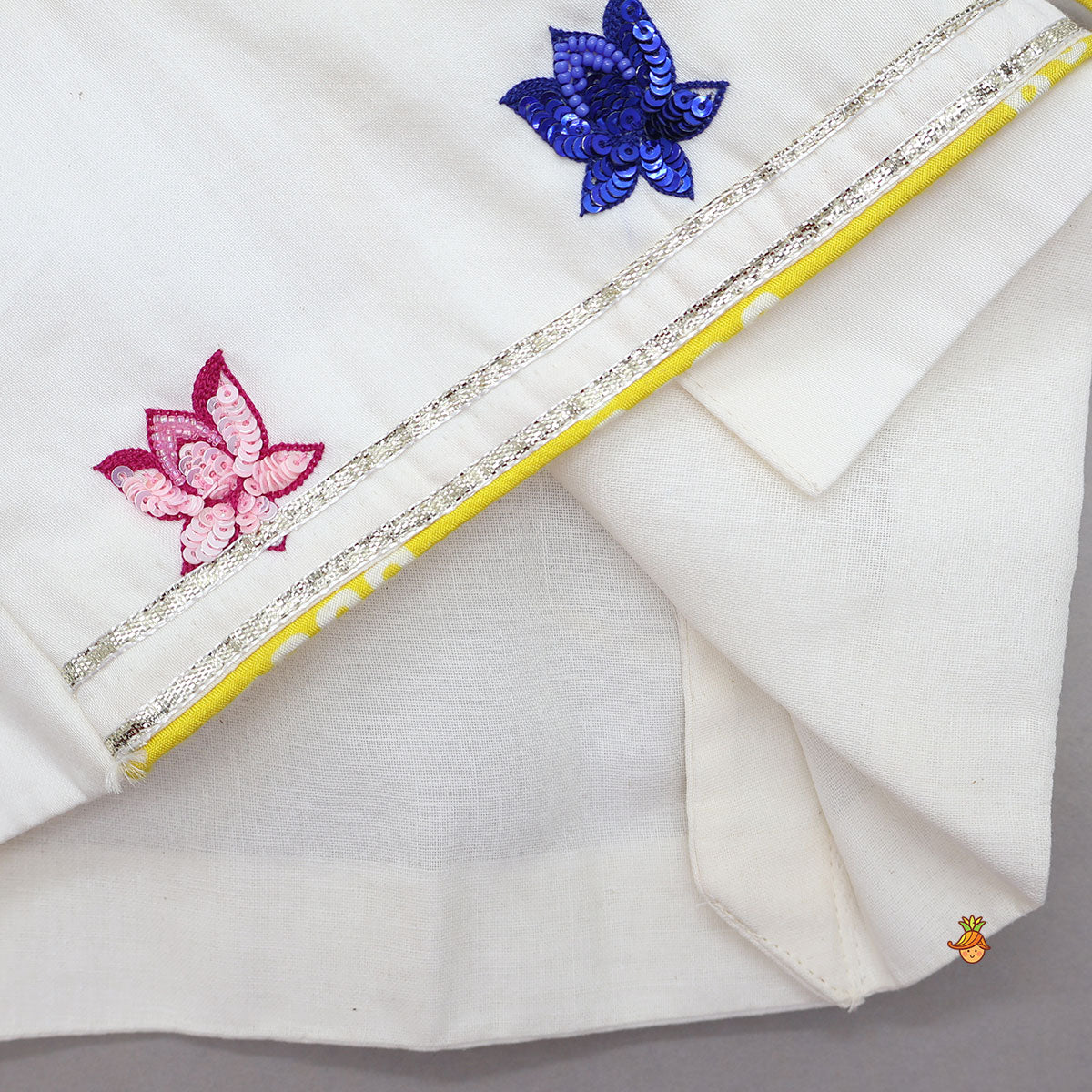 Mor Pankh Embroidered Kurta And Bandhani Printed Dhoti With Matching Mukut And Basuri