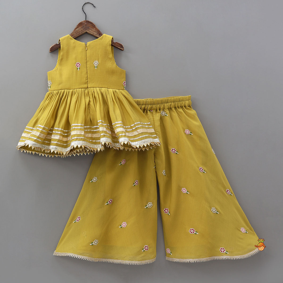 Elegant Tassel Enhanced Kurti With Wide-Leg Palazzo